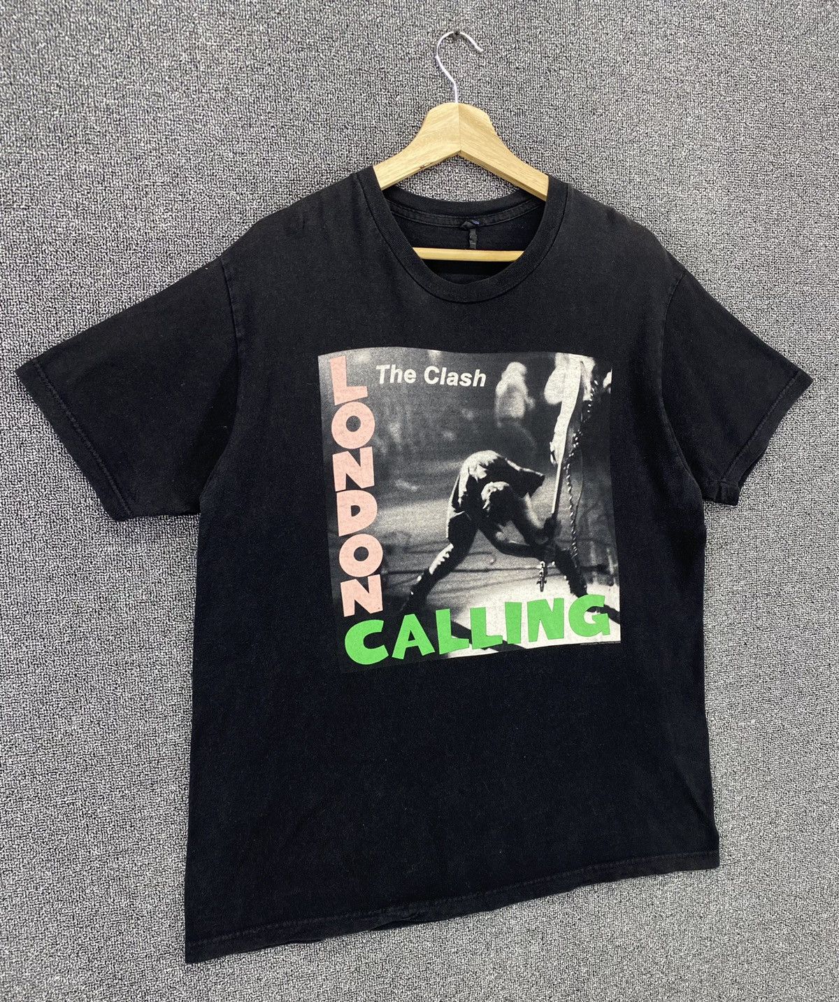 Band Tees Vintage The Clash London Punk Rock Band Tees T Shirts Size US L / EU 52-54 / 3 - 2 Thumbnail