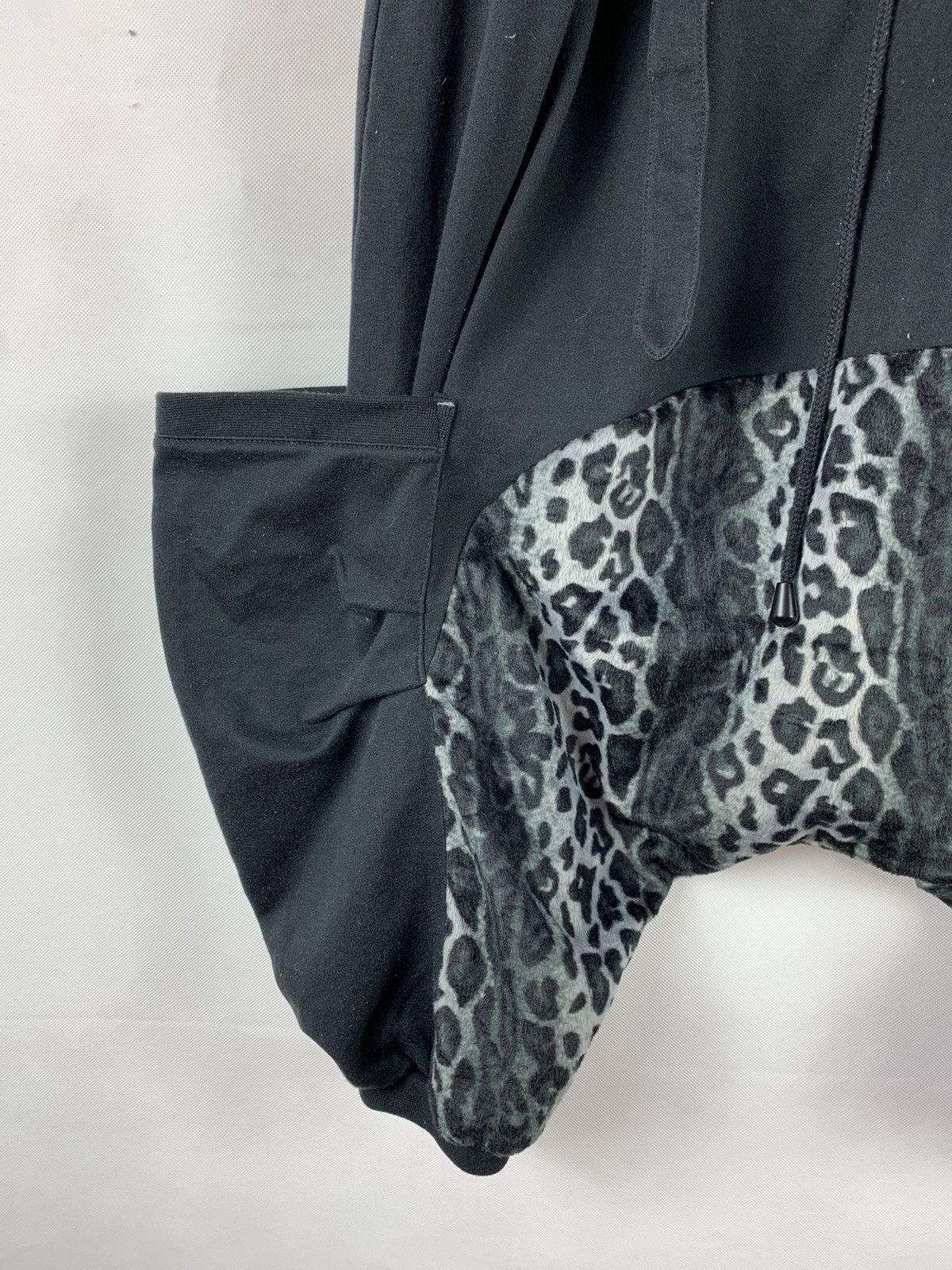 Japanese Brand Vintage Leopard Printed Long Crotch Pants Size US 32 / EU 48 - 4 Thumbnail