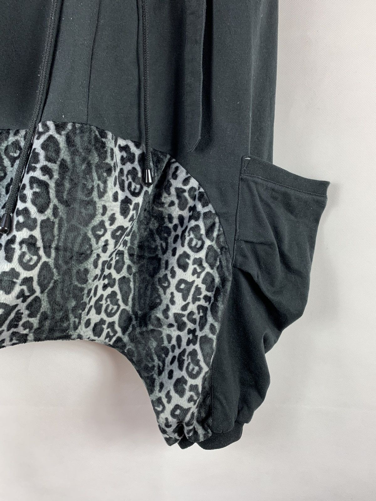 Japanese Brand Vintage Leopard Printed Long Crotch Pants Size US 32 / EU 48 - 8 Thumbnail