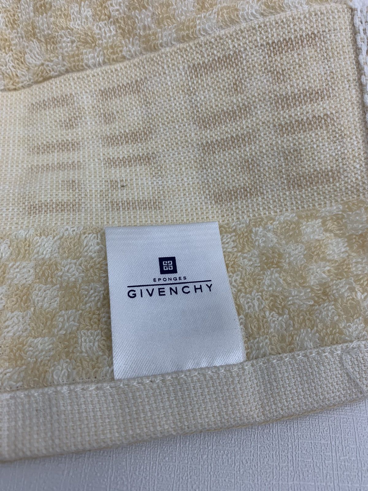 Givenchy Givenchy Small Towel Hankerchief Size ONE SIZE - 2 Thumbnail
