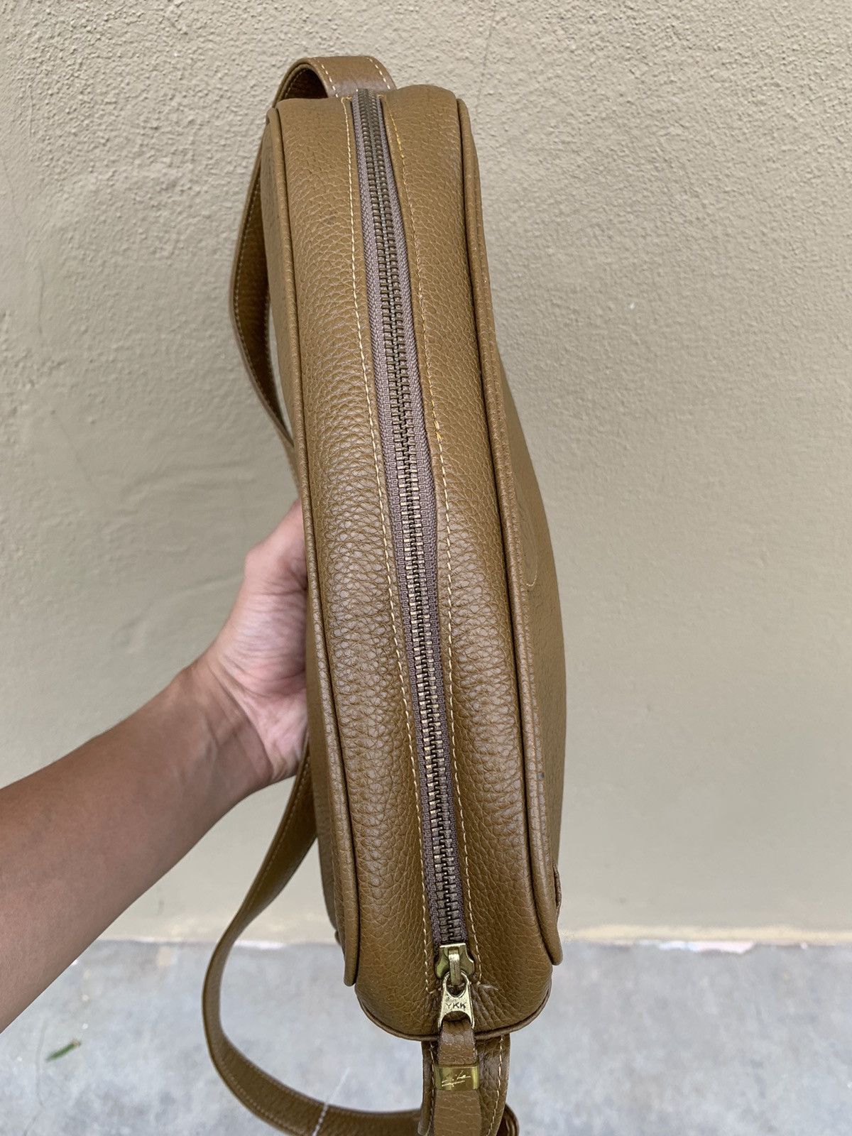 Givenchy Vintage Givenchy Leather Crossbody Sling Bag Size ONE SIZE - 8 Thumbnail