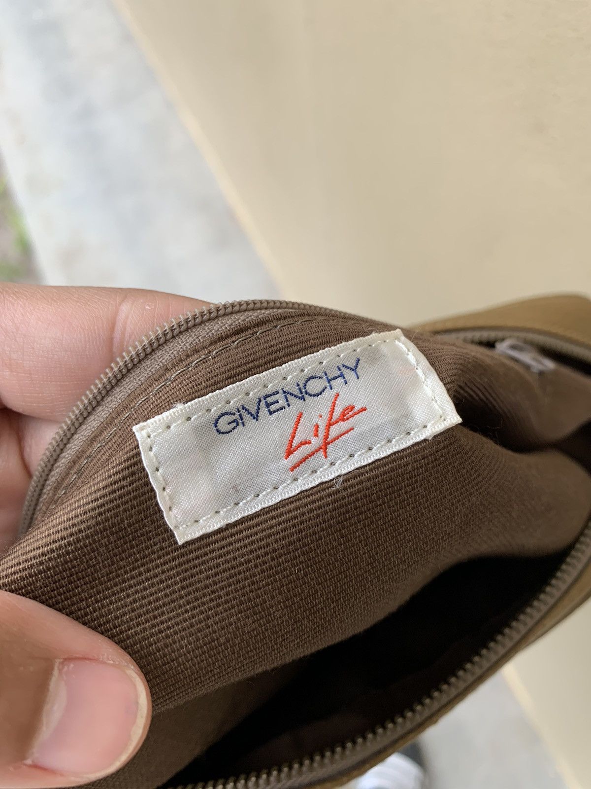 Givenchy Vintage Givenchy Leather Crossbody Sling Bag Size ONE SIZE - 7 Thumbnail