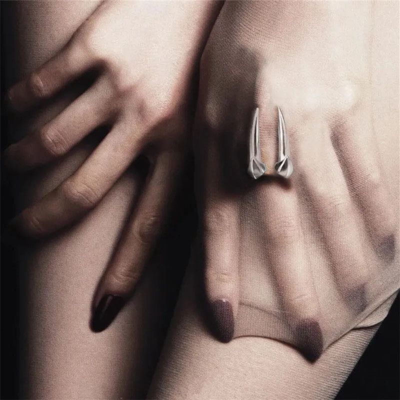 Jewelry Beast Teeth Shaped Ring Size ONE SIZE - 4 Thumbnail