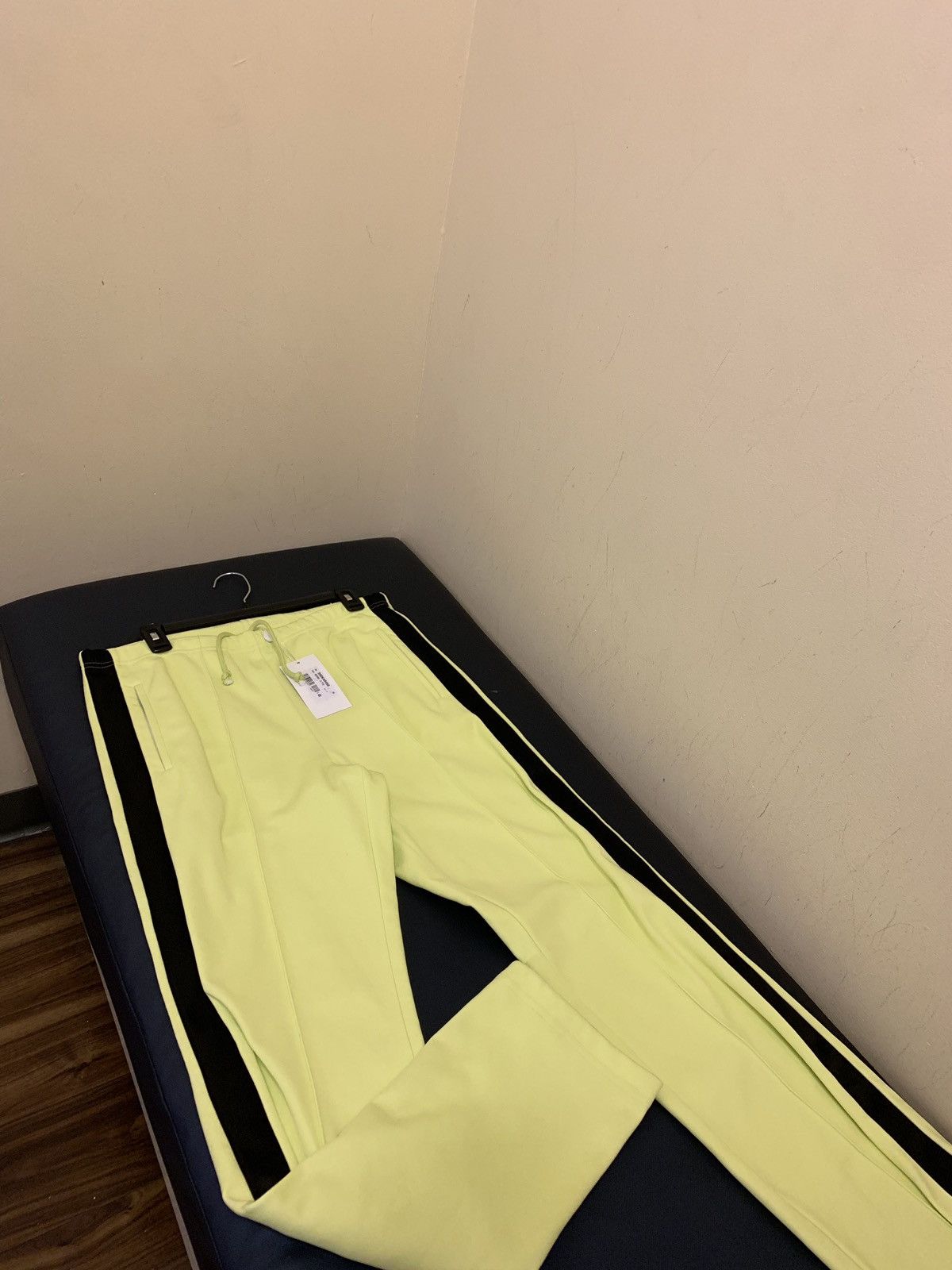 Maison Margiela Highlighter Yellow Joggers With Black Trim Size US 32 / EU 48 - 4 Thumbnail