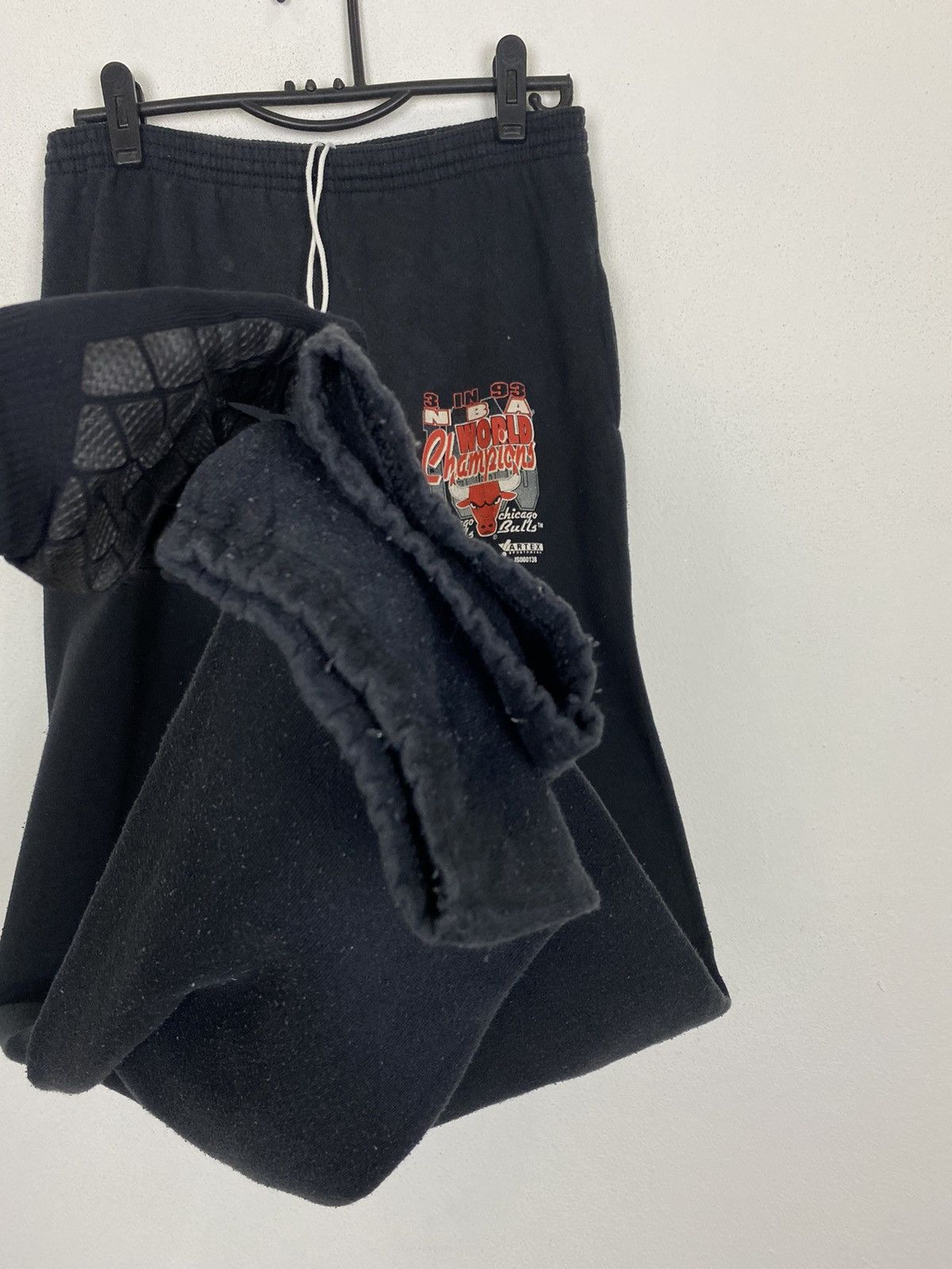NBA 🔥RARE🔥VINTAGE 1993 NBA WORLD CHAMPION CHICAGO BULL PANT Size US 33 - 8 Thumbnail