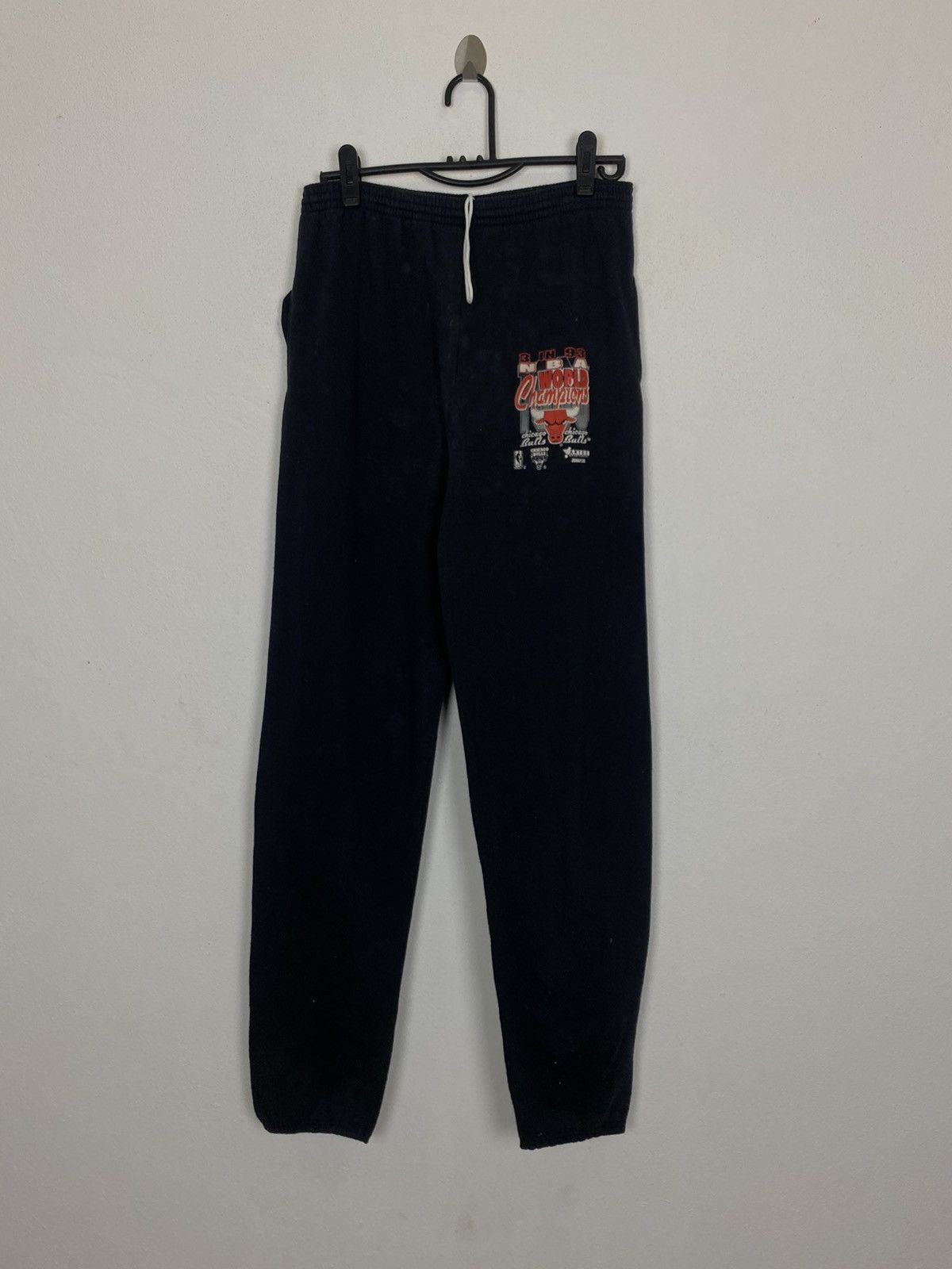 NBA 🔥RARE🔥VINTAGE 1993 NBA WORLD CHAMPION CHICAGO BULL PANT Size US 33 - 3 Thumbnail