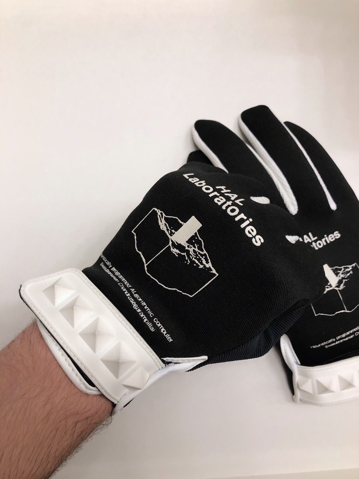 Undercover rare runway HAL Laboratories gloves Size ONE SIZE - 7 Thumbnail