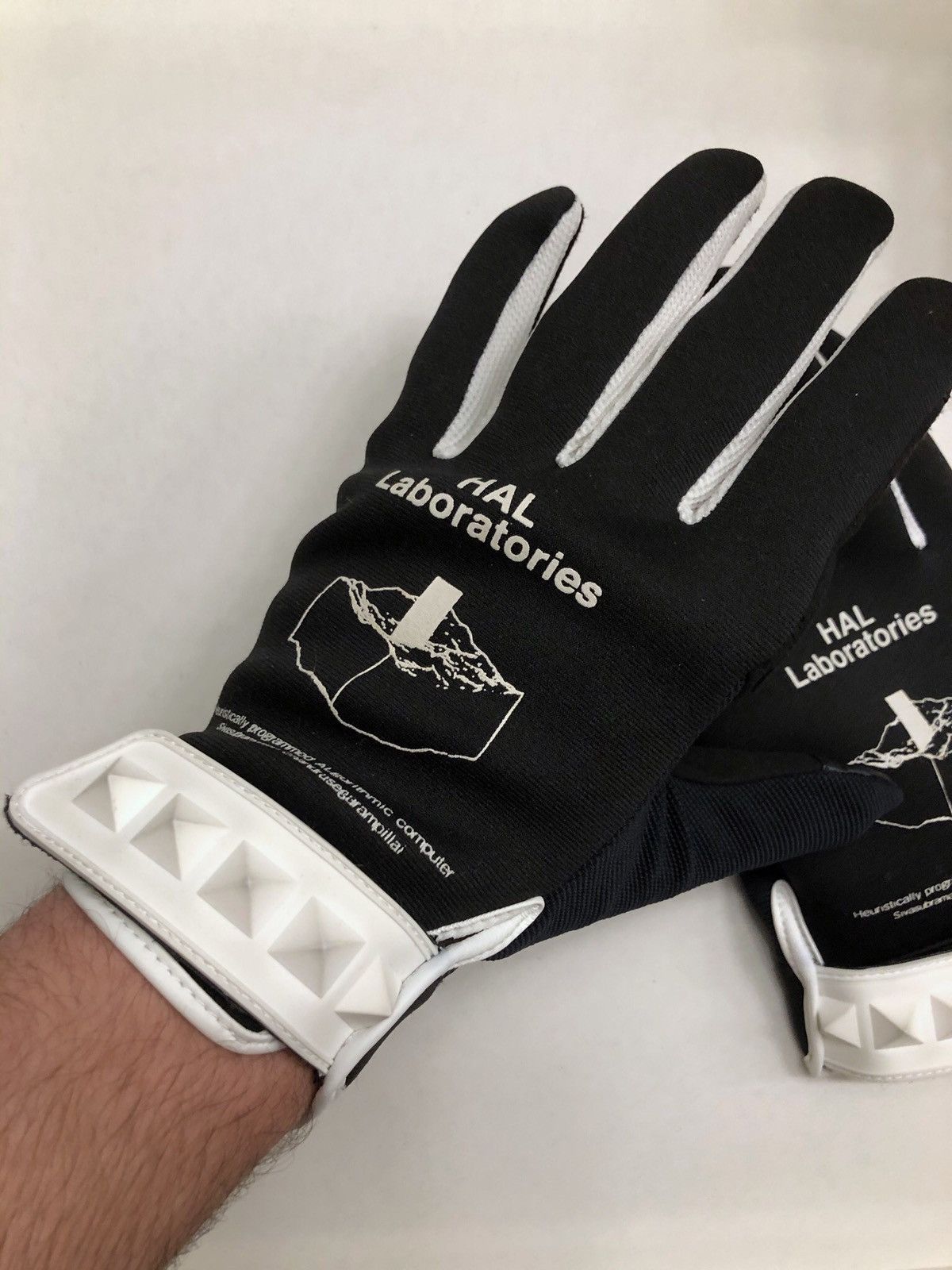 Undercover rare runway HAL Laboratories gloves Size ONE SIZE - 8 Thumbnail