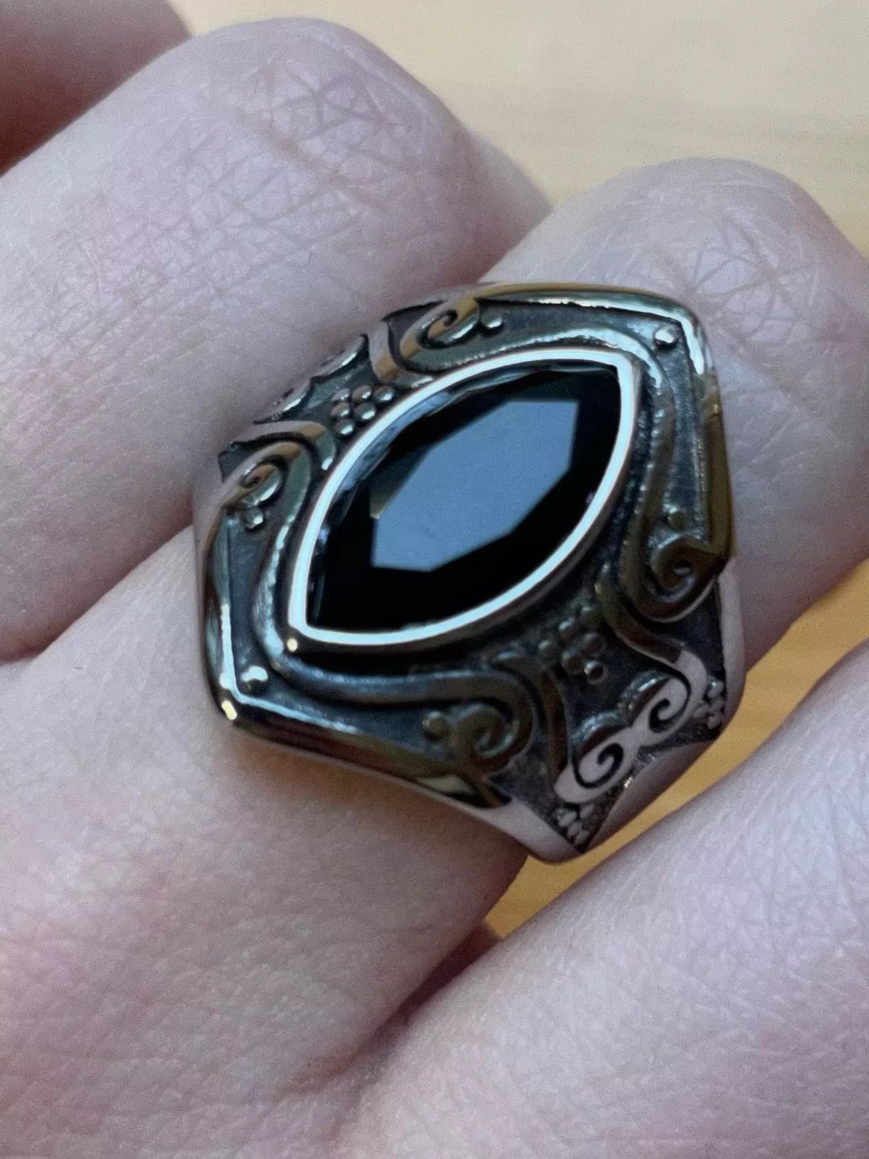 Jewelry × Vintage Black Stone Carved Ring Size ONE SIZE - 2 Thumbnail