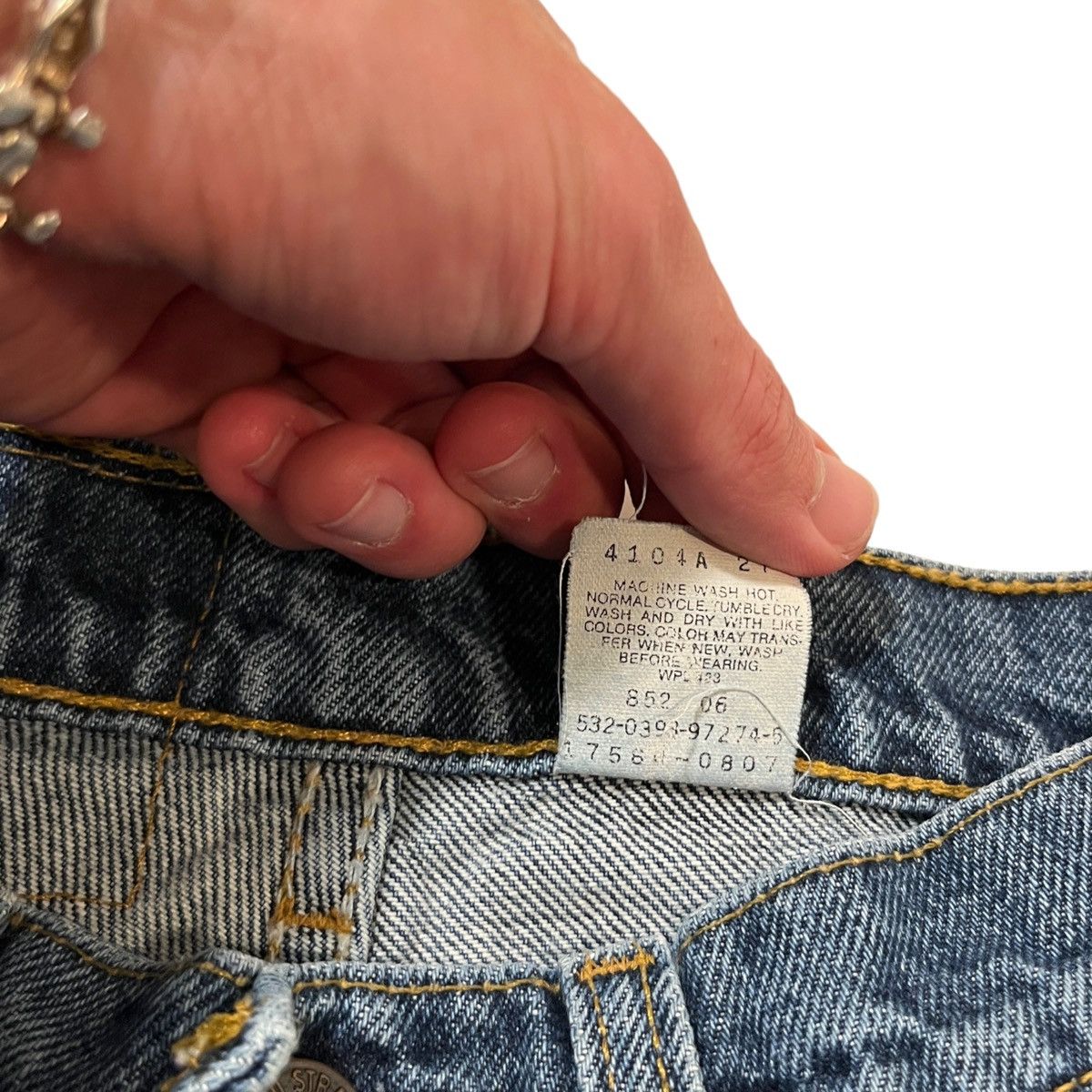 Levi's × Vintage 90s Levi’s 560 Jeans Size US 26 / EU 42 - 4 Thumbnail