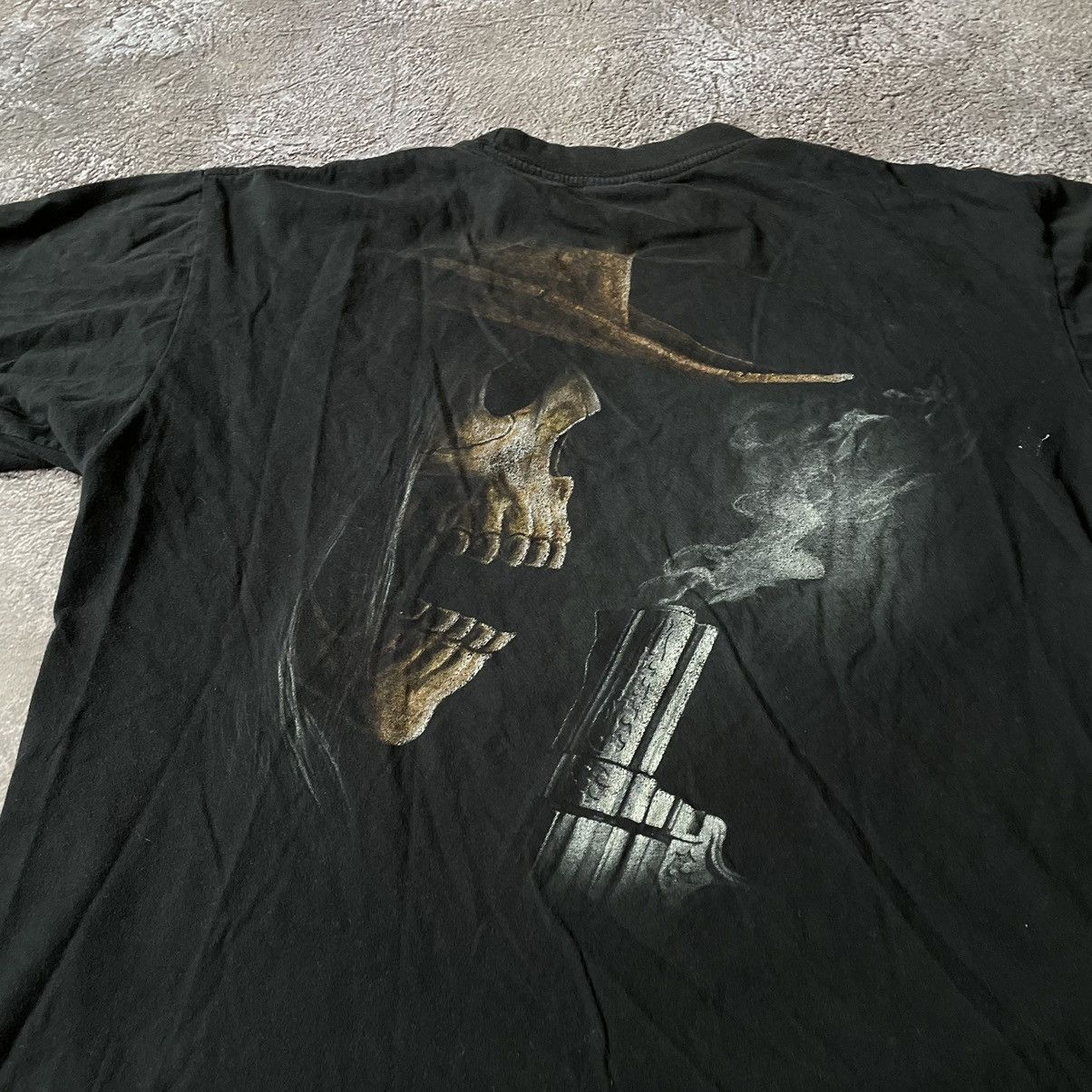 Vintage Vintage 90s Skull Pistol Graphic Tee Dark Horror Grunge L Size US L / EU 52-54 / 3 - 8 Thumbnail