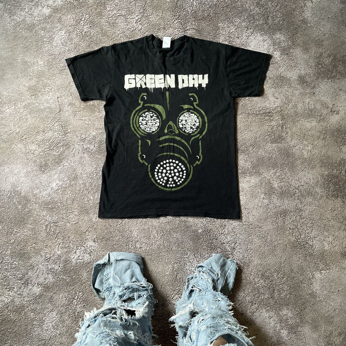 Band Tees Vintage Y2K GREEN DAY DEAD Cross Skulls Creepy Horror Tee Size US M / EU 48-50 / 2 - 1 Thumbnail
