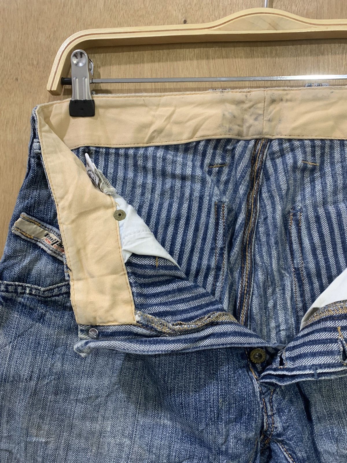 Diesel DIESEL INDUSTY Vintage 90s Rare Distressed Faded Denim Jean Size US 29 - 16 Thumbnail