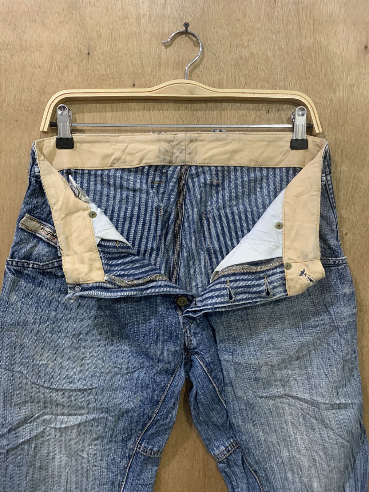 Diesel DIESEL INDUSTY Vintage 90s Rare Distressed Faded Denim Jean Size US 29 - 15 Thumbnail