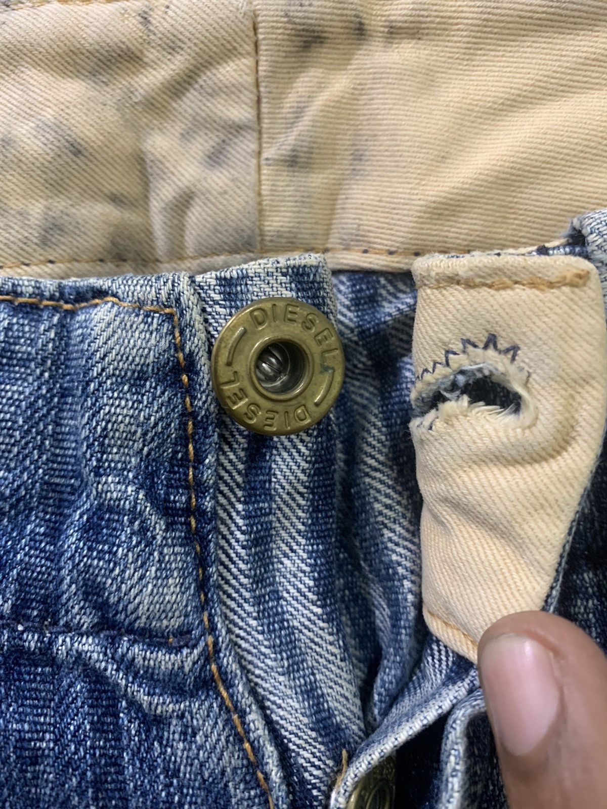 Diesel DIESEL INDUSTY Vintage 90s Rare Distressed Faded Denim Jean Size US 29 - 9 Thumbnail