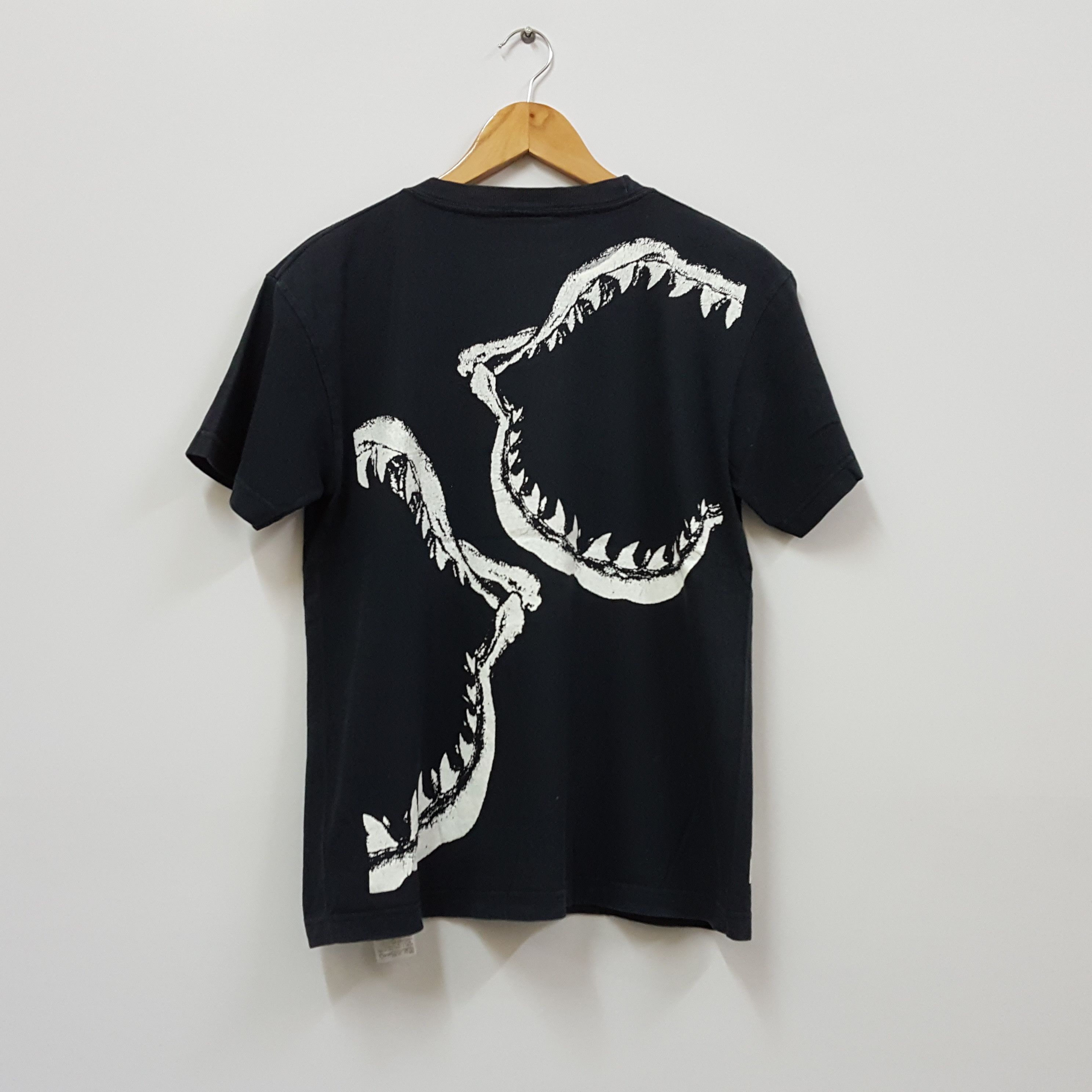 Vintage Vintage JAWS movie universal studios Japan t-shirt Size US S / EU 44-46 / 1 - 3 Thumbnail