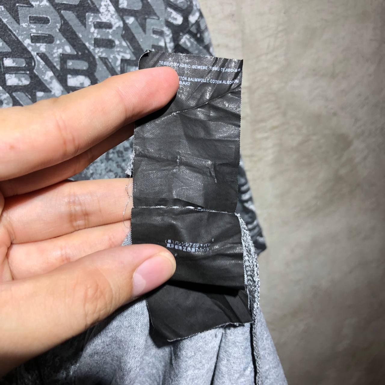 Balenciaga Balenciaga 2015 all over print B logo gradient tee Size US M / EU 48-50 / 2 - 12 Thumbnail