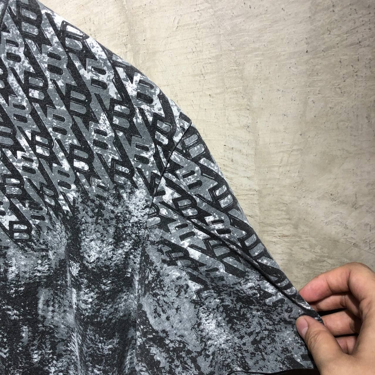 Balenciaga Balenciaga 2015 all over print B logo gradient tee Size US M / EU 48-50 / 2 - 8 Thumbnail