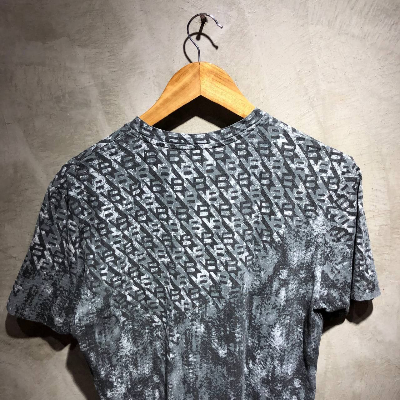 Balenciaga Balenciaga 2015 all over print B logo gradient tee Size US M / EU 48-50 / 2 - 5 Thumbnail
