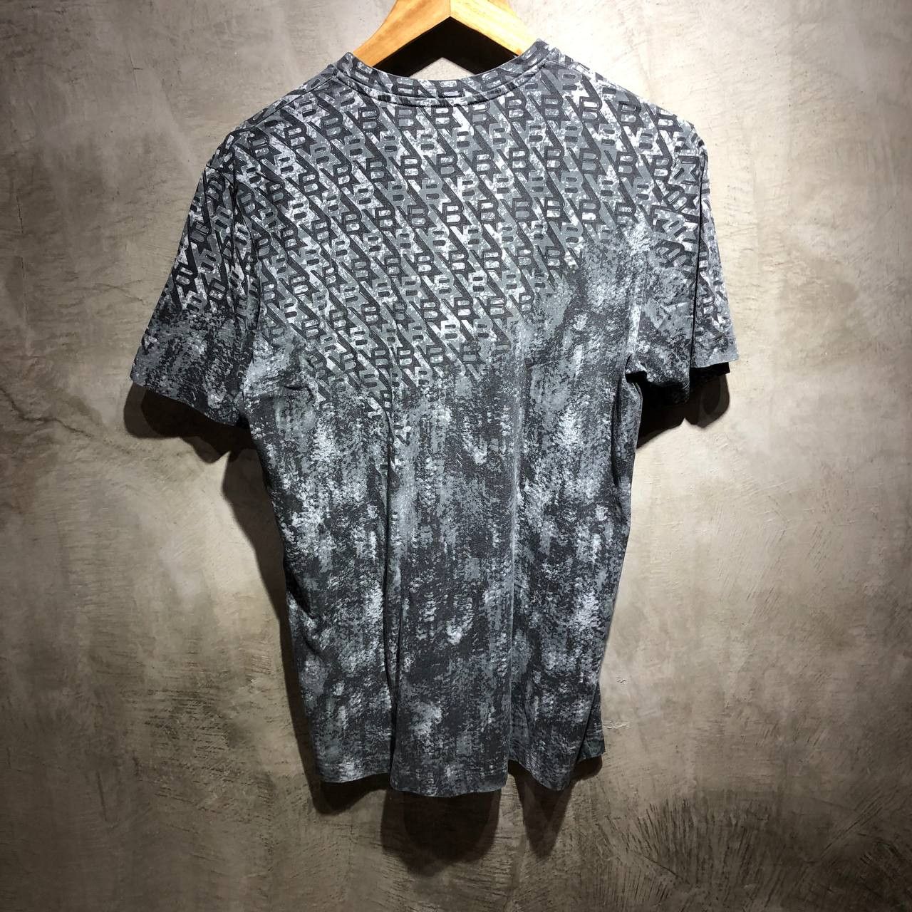 Balenciaga Balenciaga 2015 all over print B logo gradient tee Size US M / EU 48-50 / 2 - 2 Thumbnail