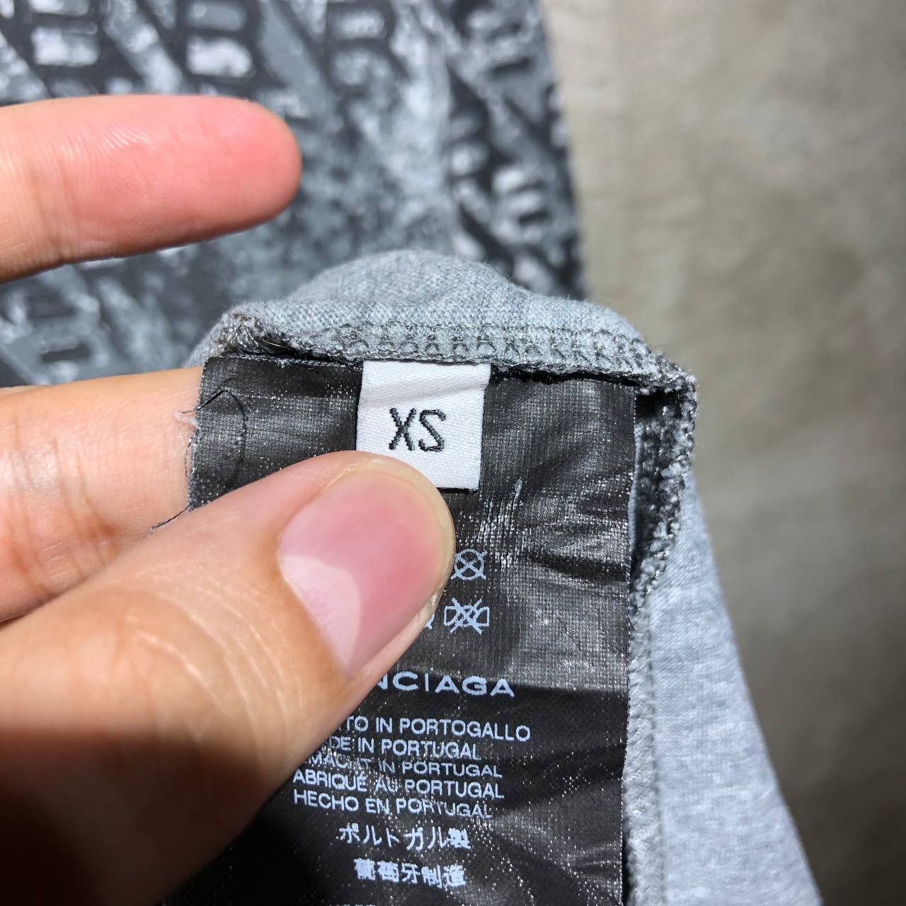 Balenciaga Balenciaga 2015 all over print B logo gradient tee Size US M / EU 48-50 / 2 - 10 Thumbnail