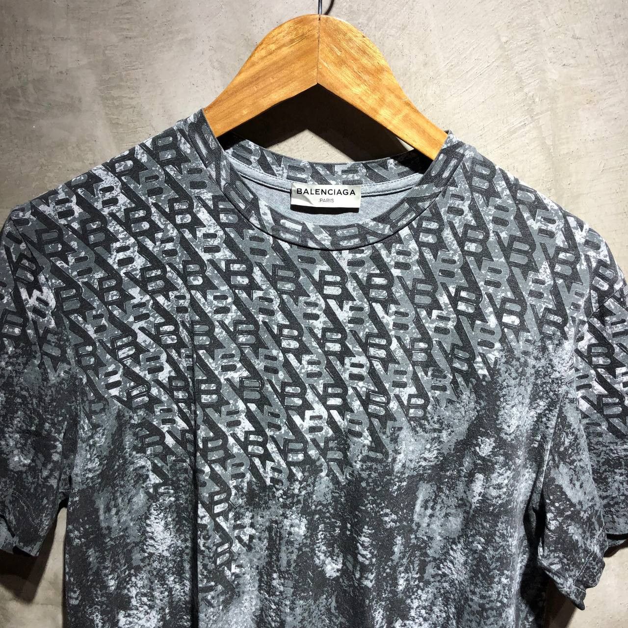 Balenciaga Balenciaga 2015 all over print B logo gradient tee Size US M / EU 48-50 / 2 - 4 Thumbnail