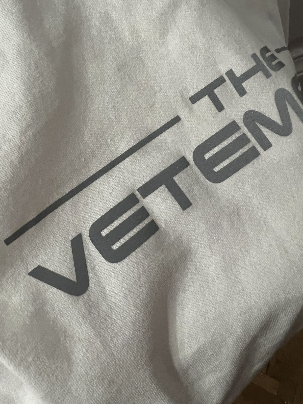 Vetements "The vetements" glitter logo t Size US S / EU 44-46 / 1 - 3 Thumbnail