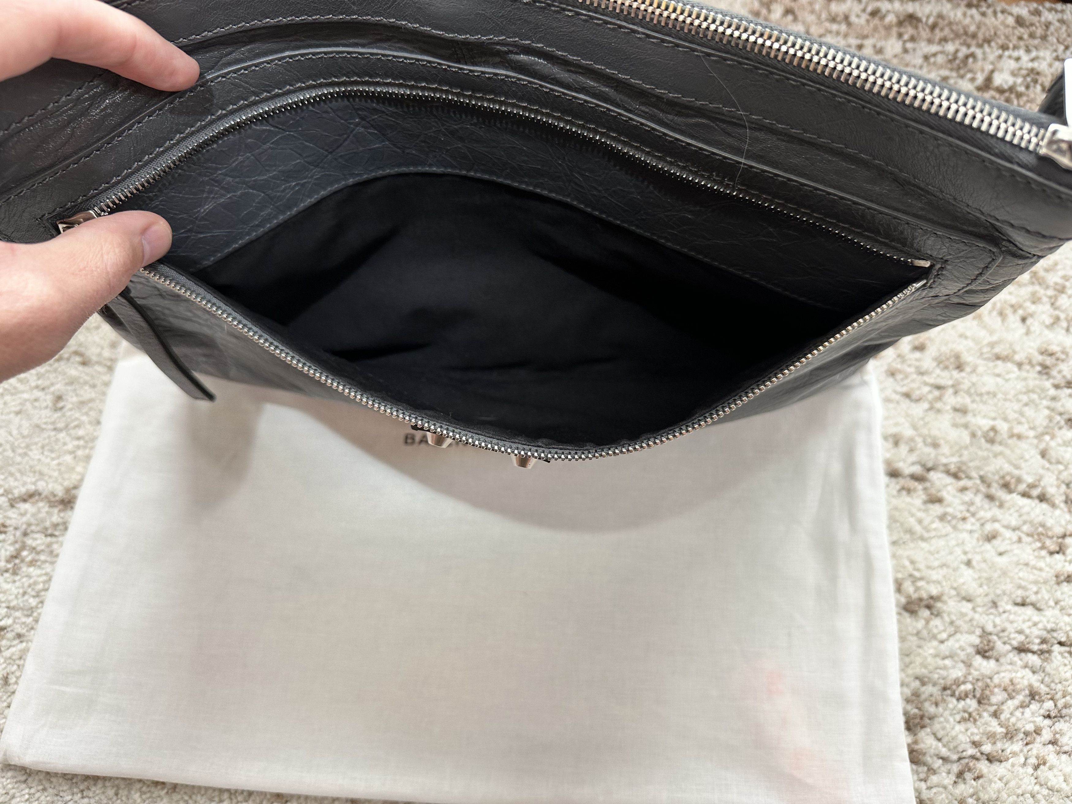 Balenciaga Balenciaga Classi City Lambskin Clip Bag Size ONE SIZE - 4 Thumbnail