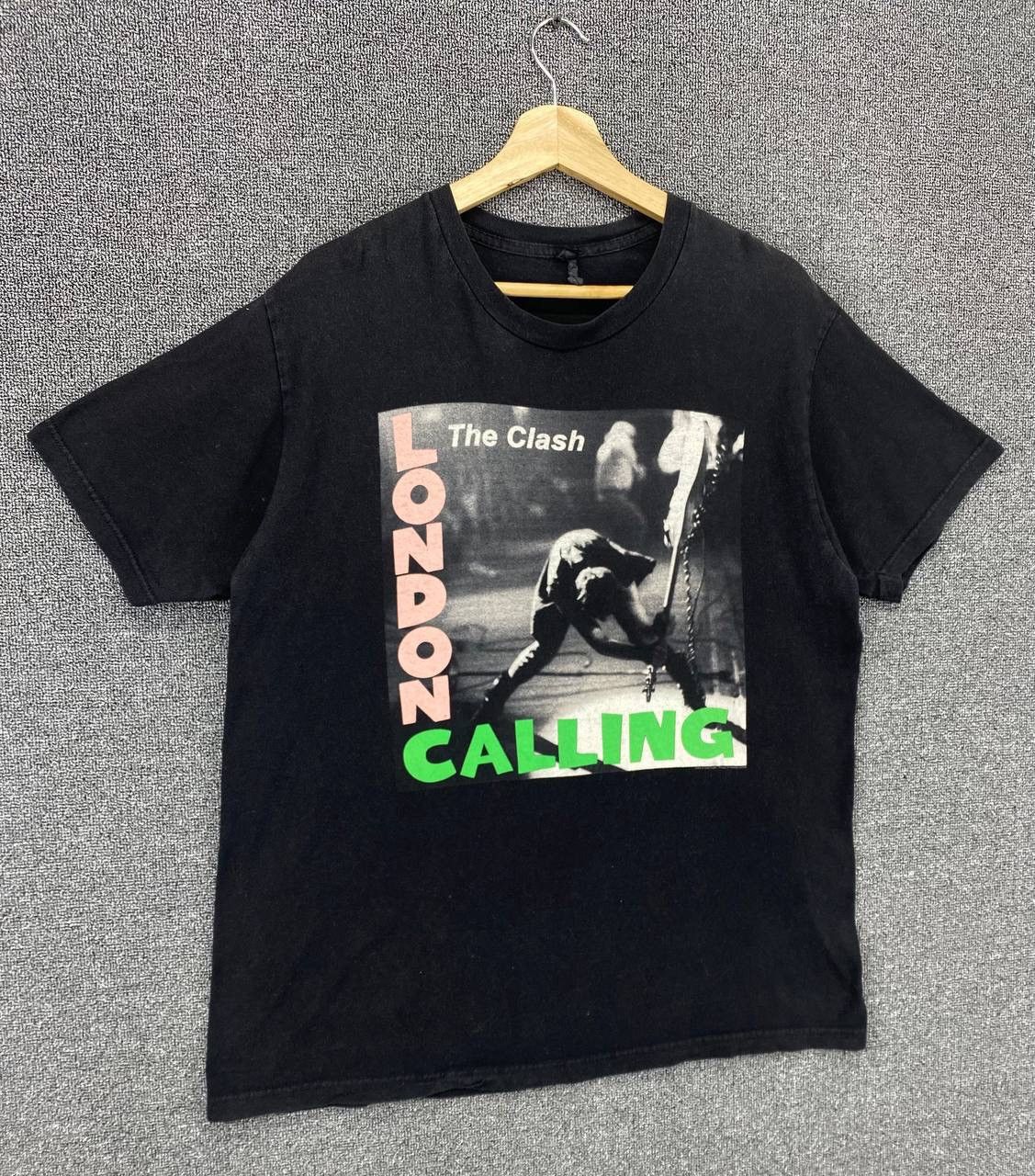 Band Tees Vintage The Clash London Punk Rock Band Tees T Shirts Size US L / EU 52-54 / 3 - 8 Thumbnail