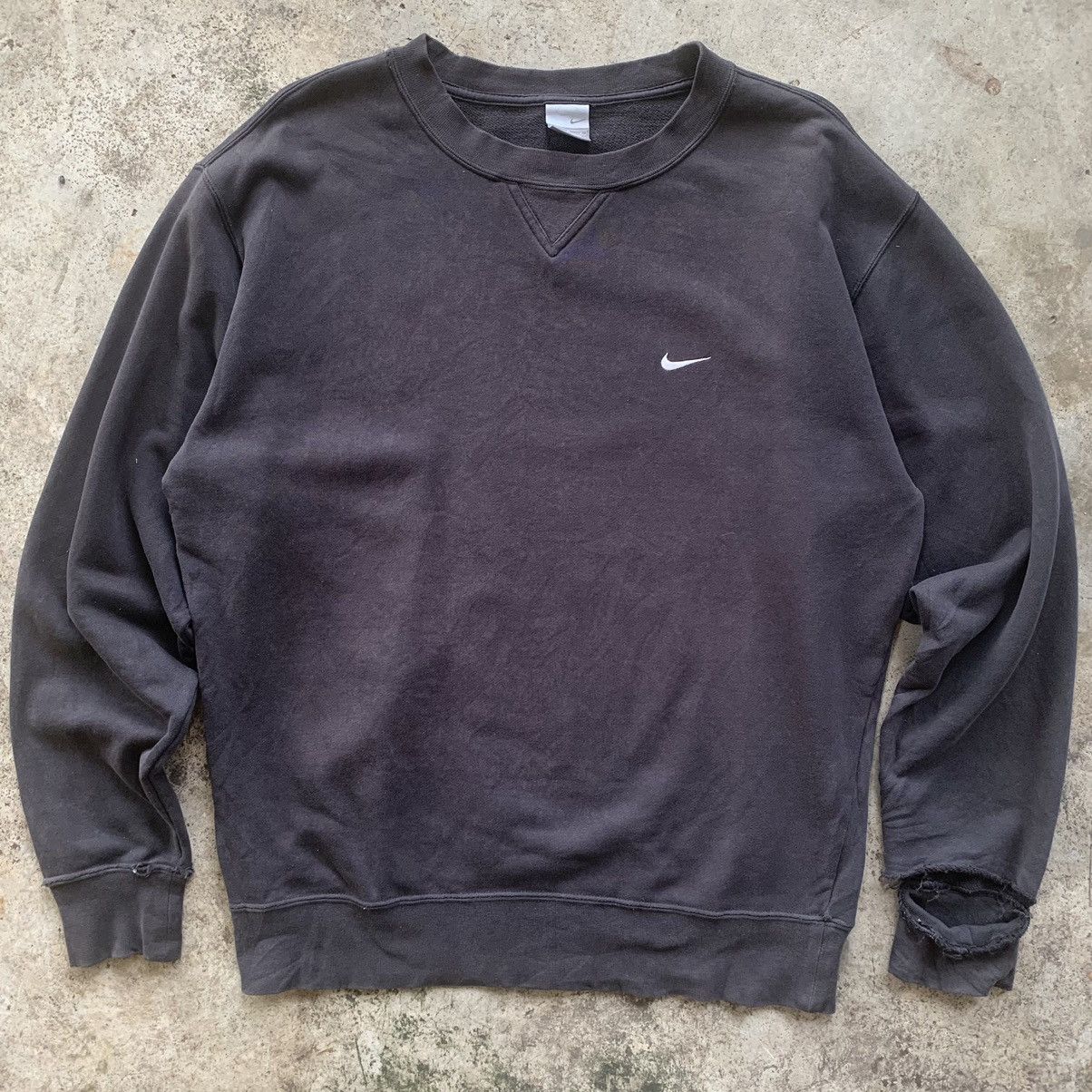 Nike THRASHED !!! Nike sweatshirt vintage small swoosh distressed Size US M / EU 48-50 / 2 - 17 Thumbnail