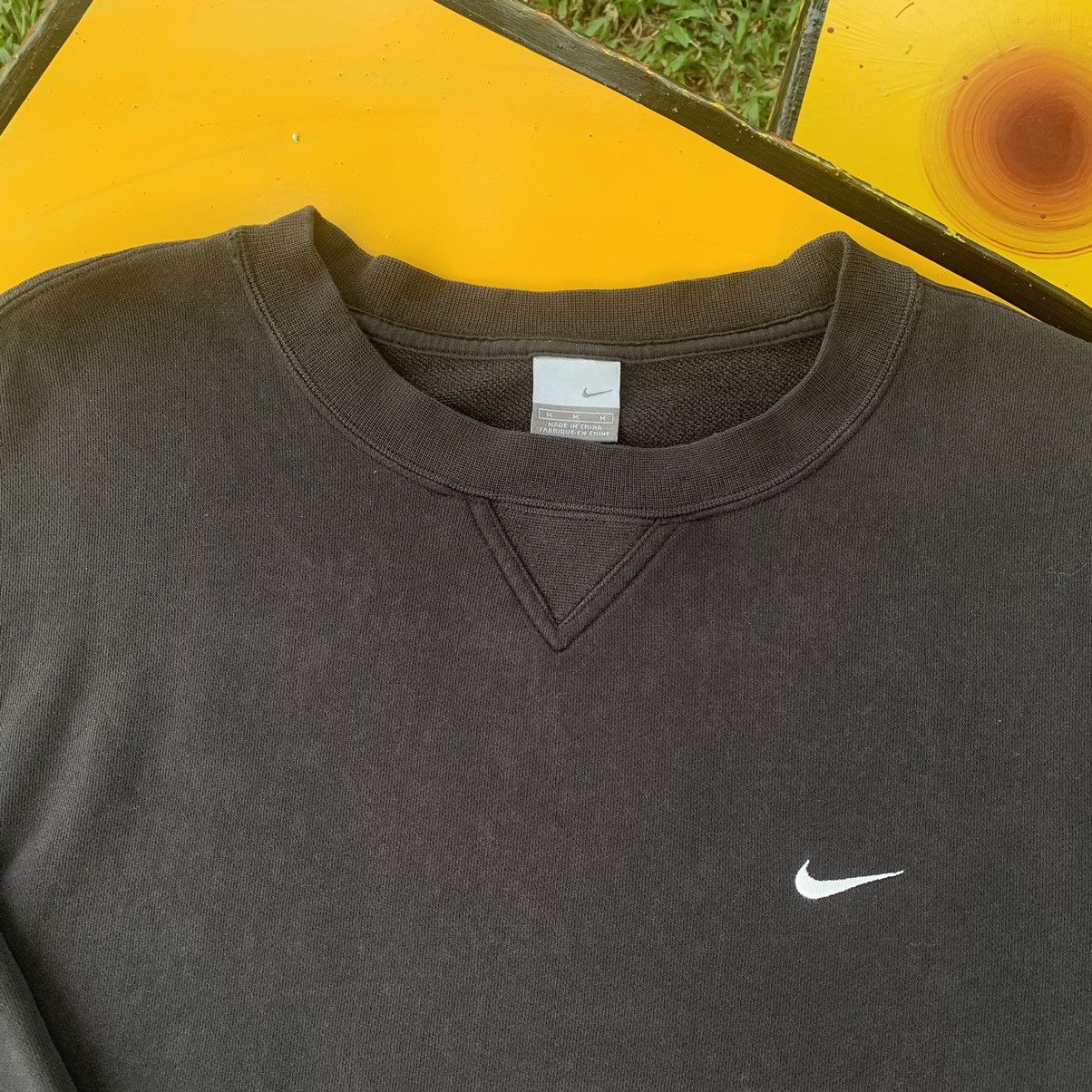 Nike THRASHED !!! Nike sweatshirt vintage small swoosh distressed Size US M / EU 48-50 / 2 - 9 Thumbnail