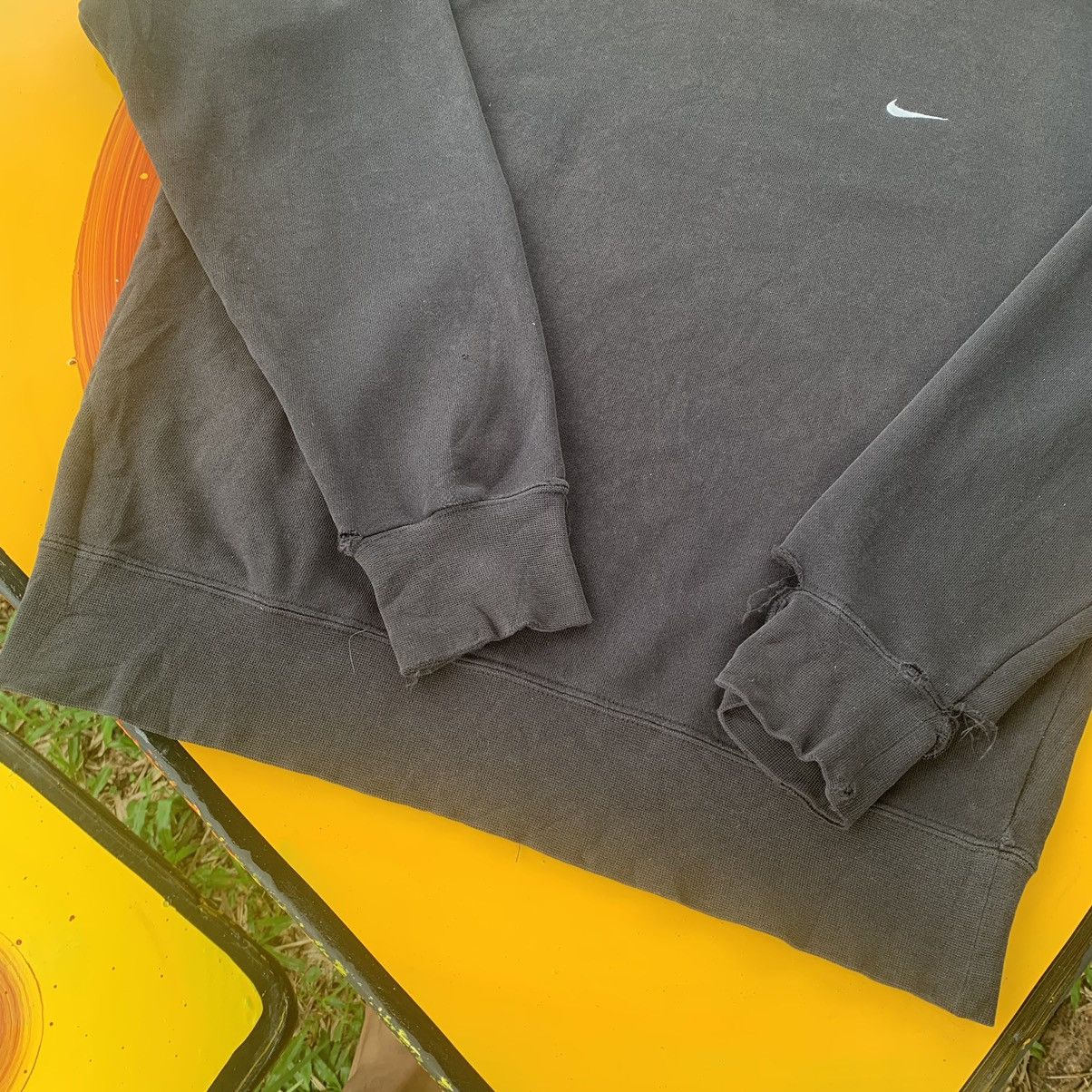 Nike THRASHED !!! Nike sweatshirt vintage small swoosh distressed Size US M / EU 48-50 / 2 - 10 Thumbnail