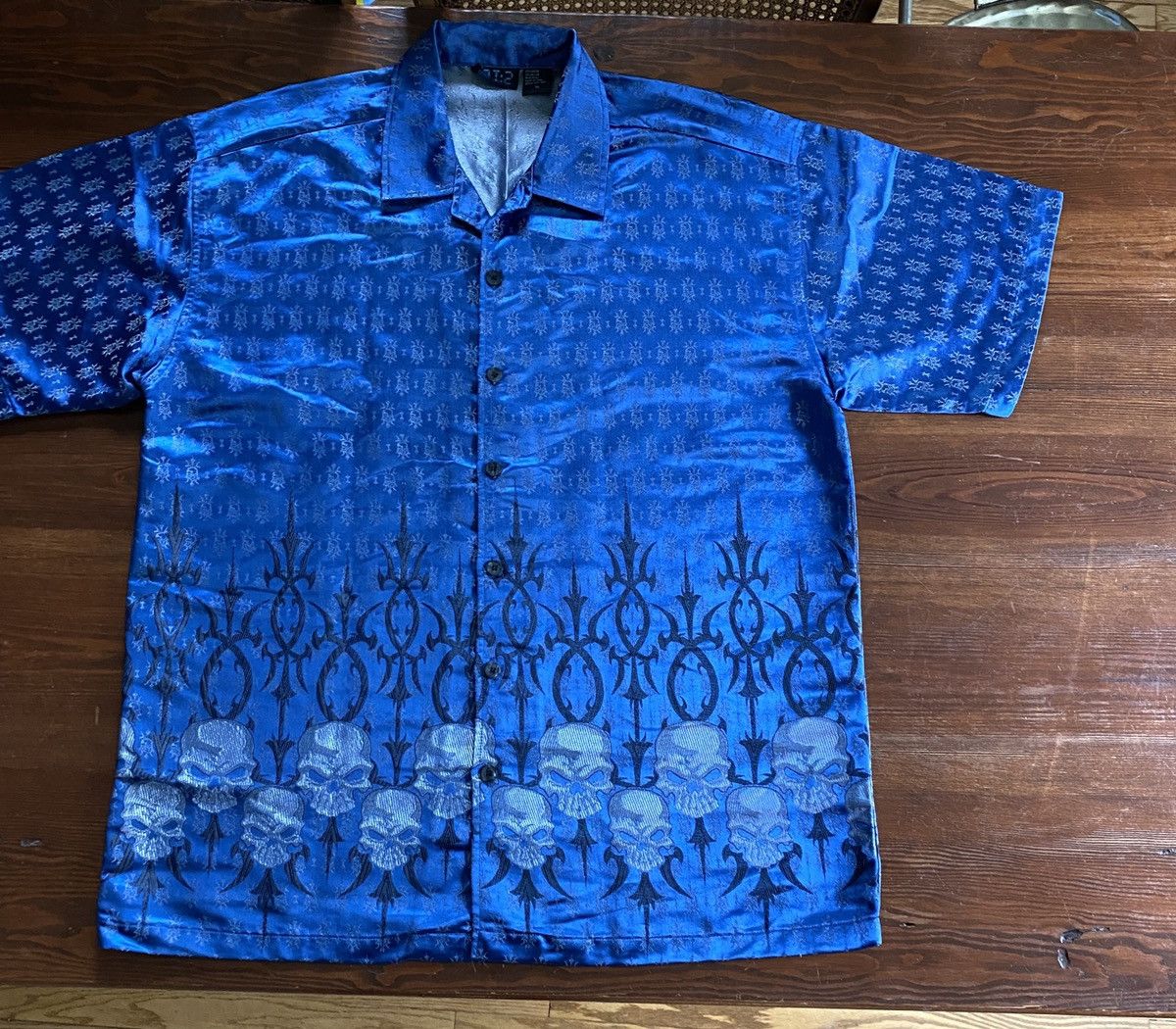 Vintage Vintage Y2K 2001 MT:2 Embroidered Skulls Tribal Button Up Size US XL / EU 56 / 4 - 1 Thumbnail