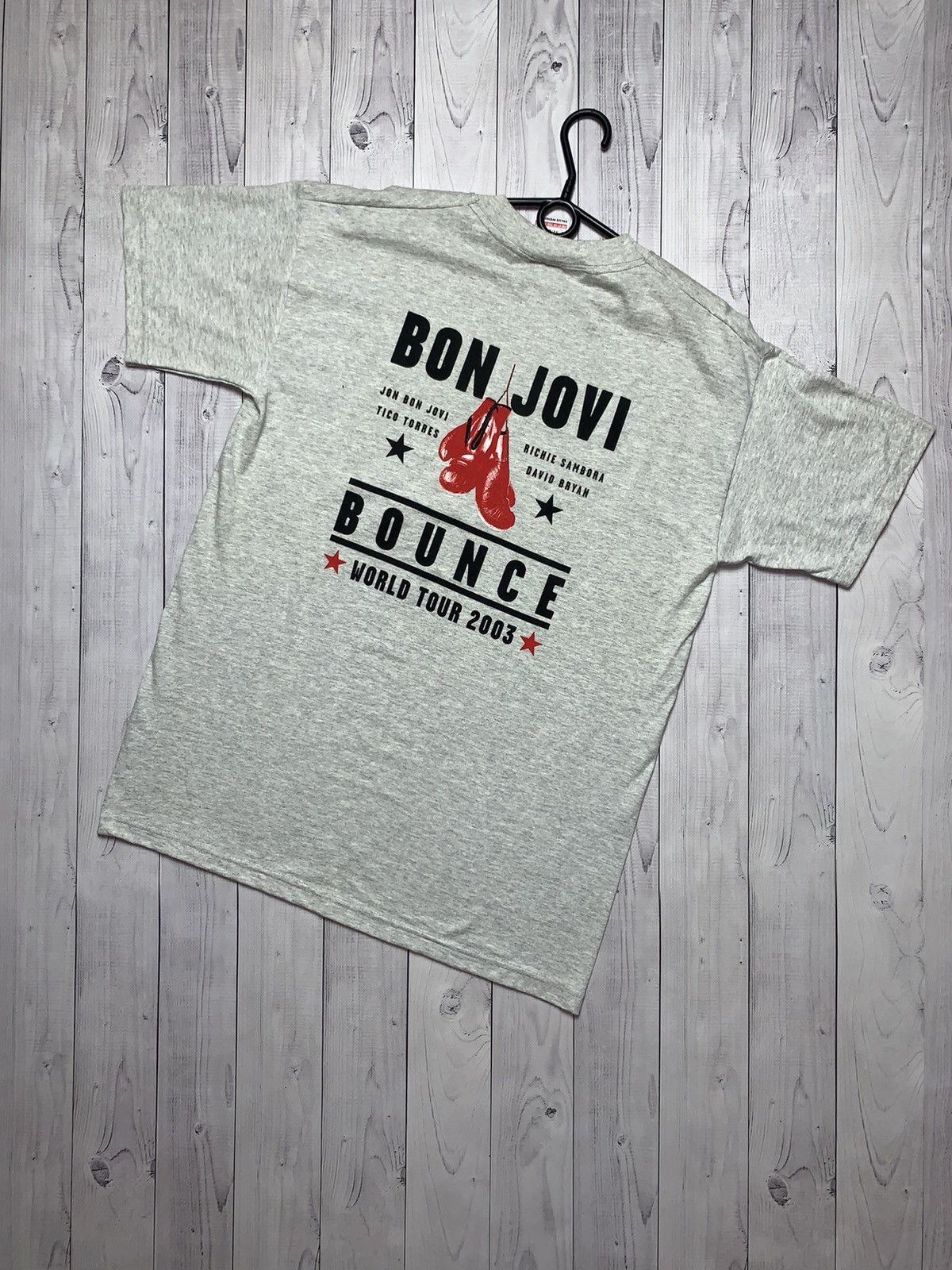 Vintage rock tee Bon Jovi tour tee logo size M rare 2003
