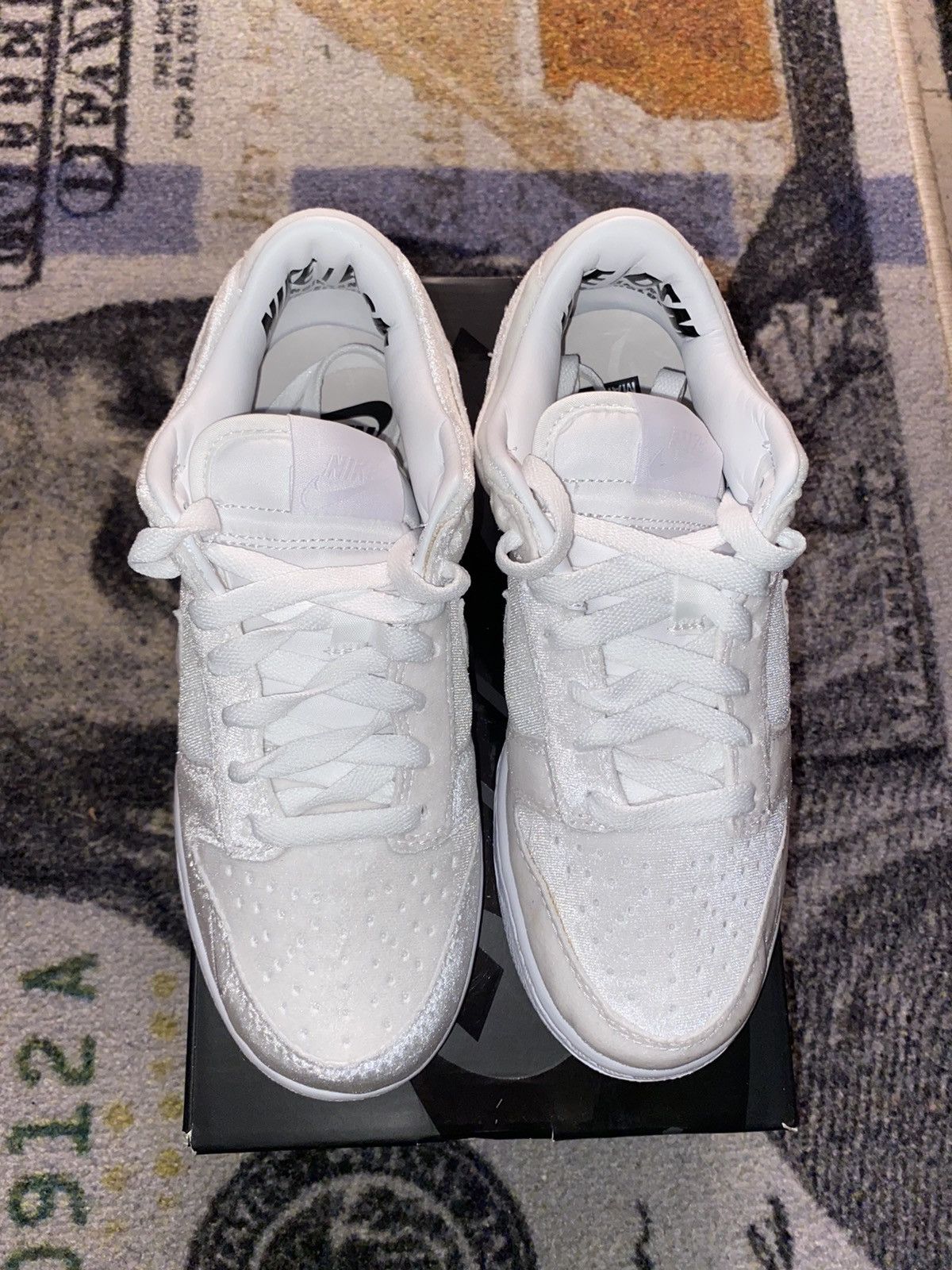 Dover Street Market × Nike Nike Dunk Low DSM Triple White Velvet Size US 5.5 / IT 35.5 - 3 Thumbnail