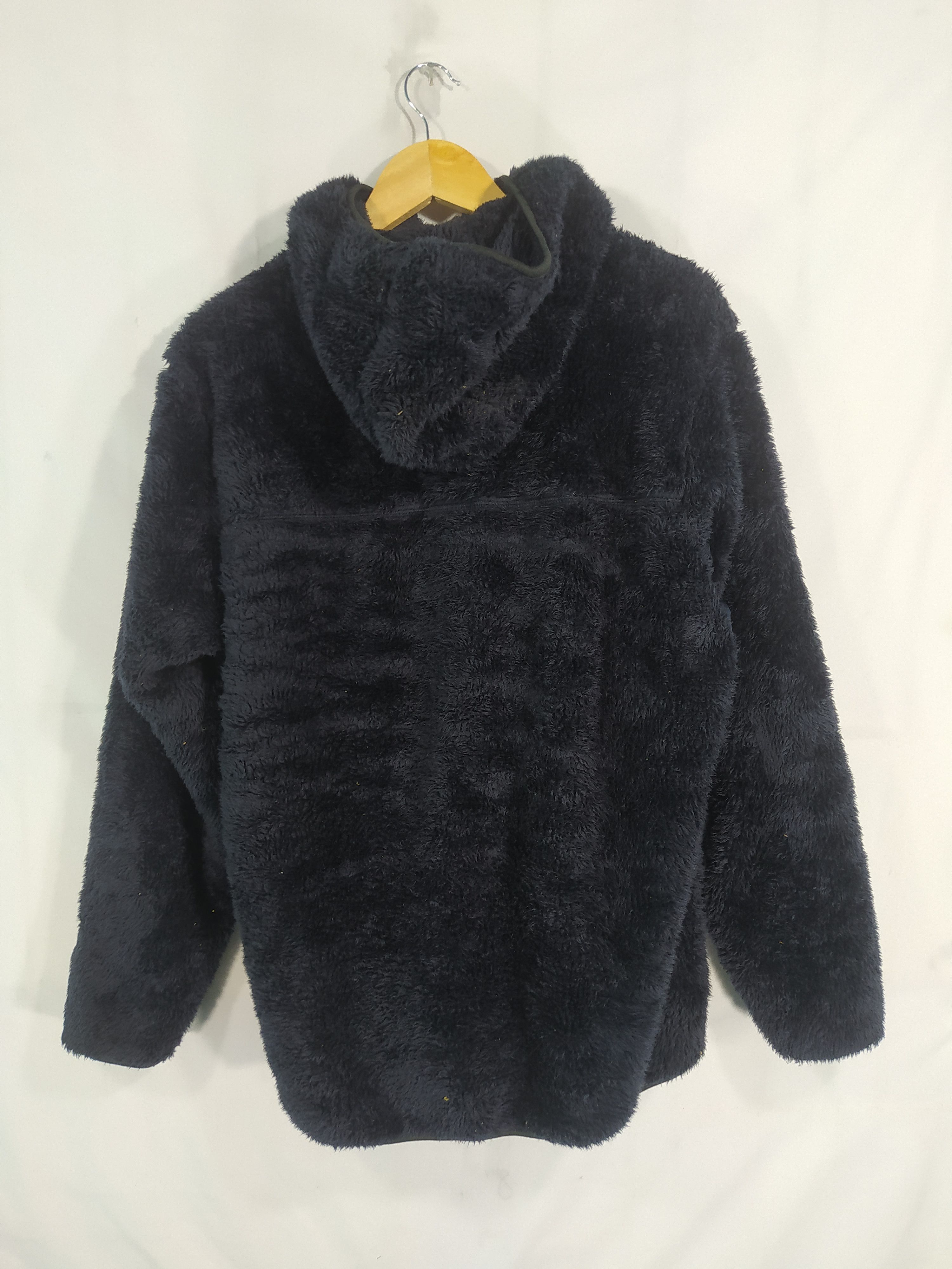 Japanese Brand × Uniqlo × Vintage Vintage uniqlo furry dark blue Pile fleece Size US L / EU 52-54 / 3 - 5 Thumbnail