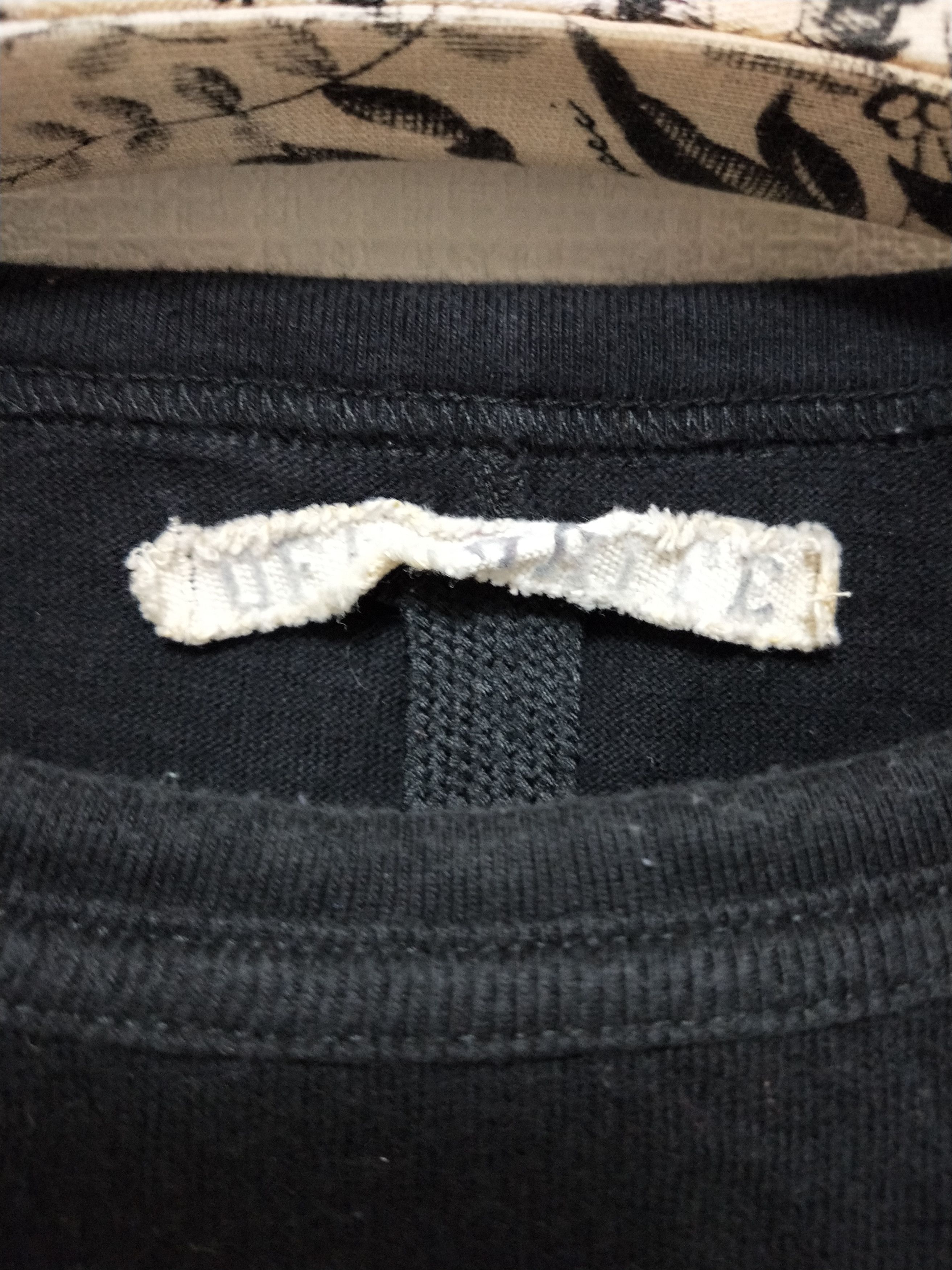 Off-White 'Waves' Diagonals Tee Size US S / EU 44-46 / 1 - 4 Thumbnail