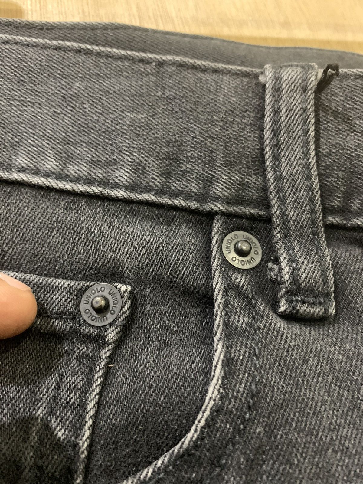 Japanese Brand × Uniqlo UNIQLO Vintage 90s Distressed Denim Rugged StraightCut Jean Size US 32 / EU 48 - 9 Thumbnail