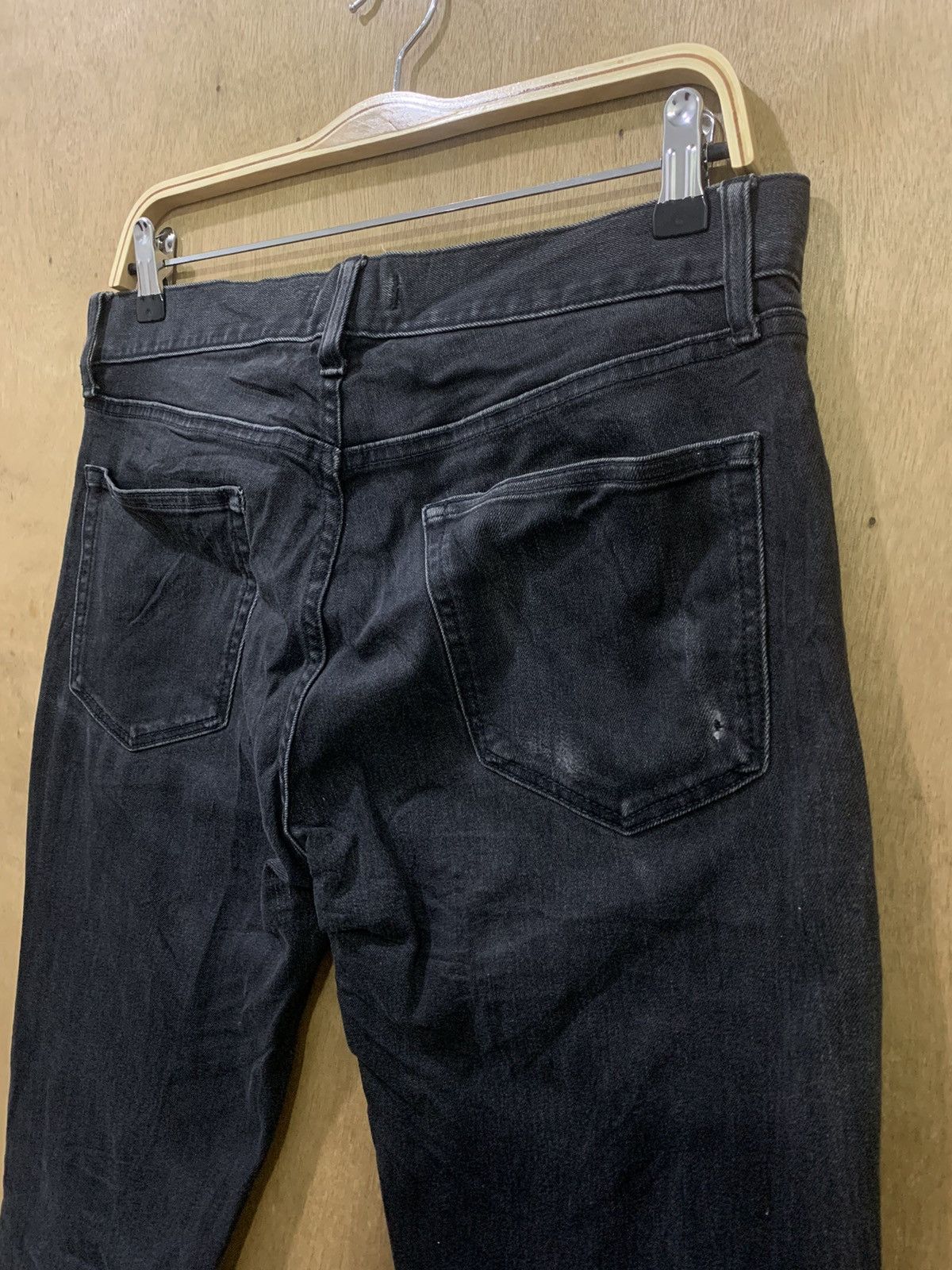Japanese Brand × Uniqlo UNIQLO Vintage 90s Distressed Denim Rugged StraightCut Jean Size US 32 / EU 48 - 14 Thumbnail