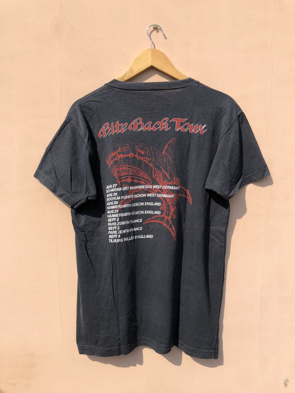 Band Tees Vintage 1988 Great White Bite Back Tour Faded Black Tee Size US L / EU 52-54 / 3 - 2 Thumbnail