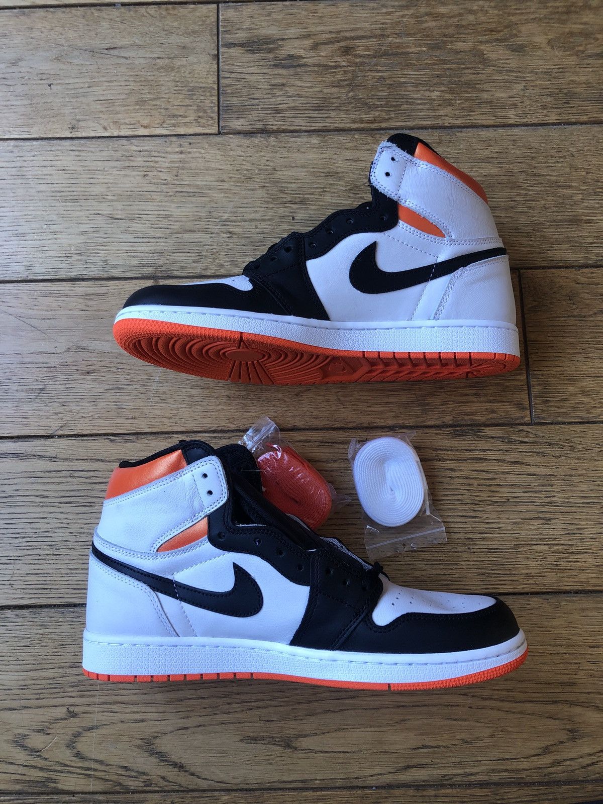 Jordan Brand × Nike Air Jordan 1 Size US 11 / EU 44 - 2 Thumbnail