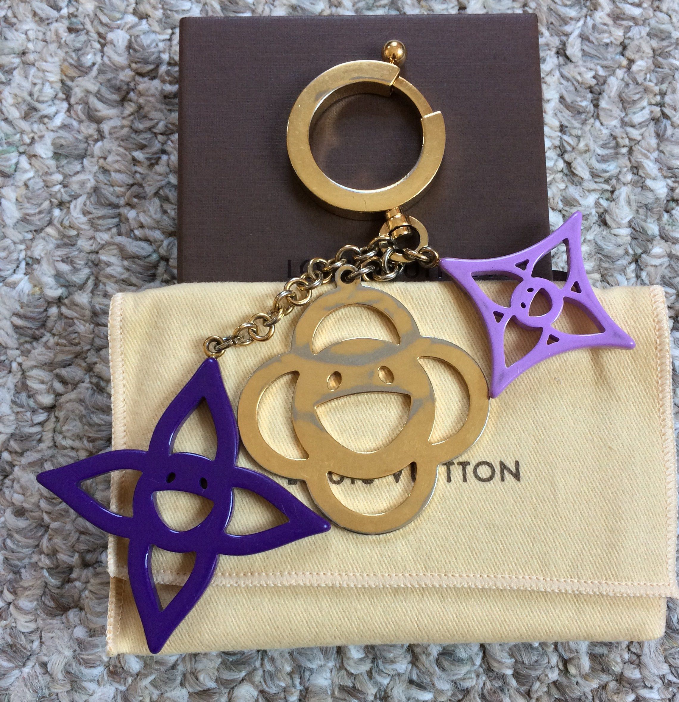 Louis Vuitton × Takashi Murakami S/S 2010 Louis Vuitton x Murakami Cosmic Monogram Charm Size ONE SIZE - 4 Thumbnail