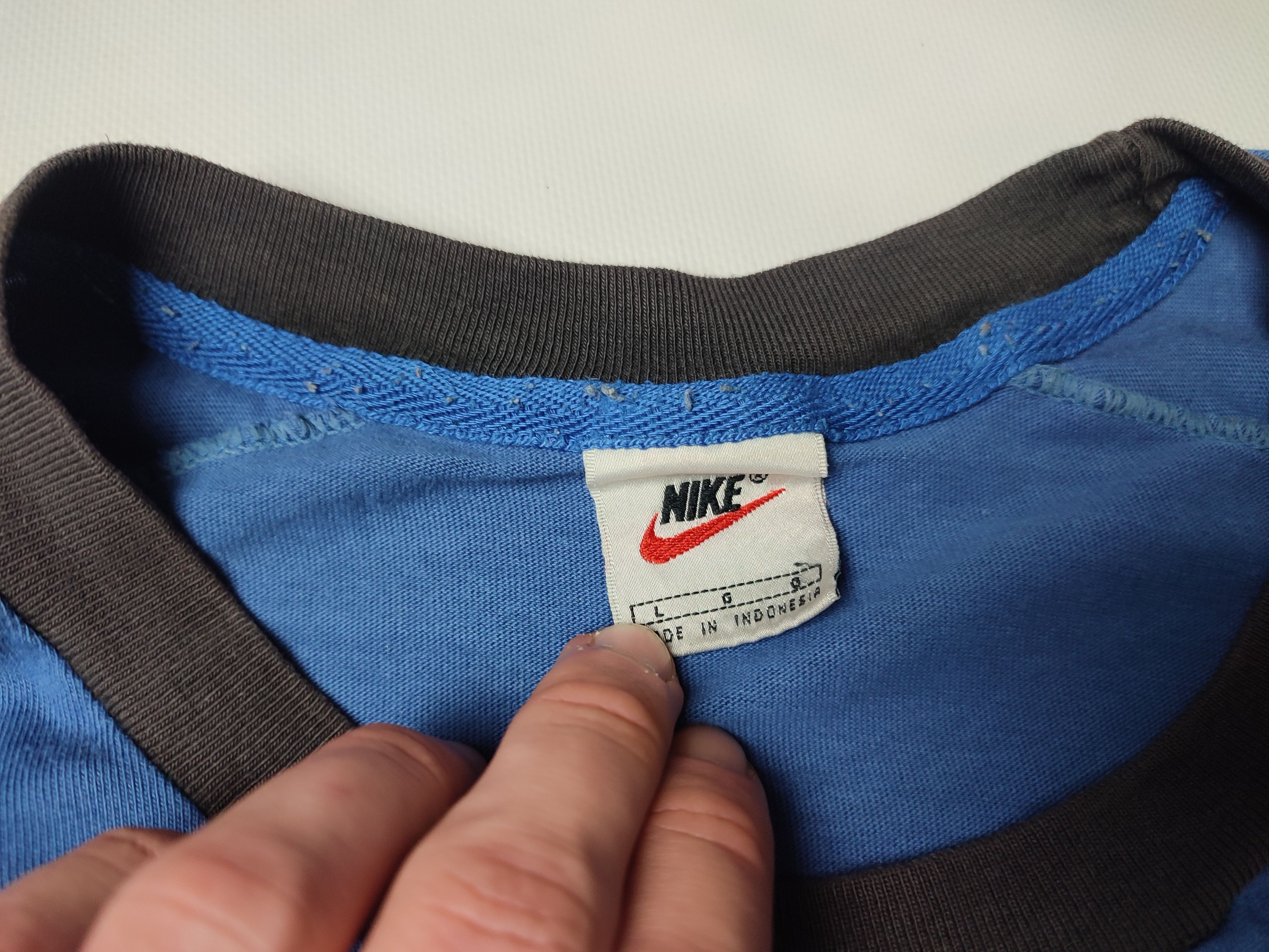 Nike Nike vintage big logo swoosh t shirt Size US L / EU 52-54 / 3 - 5 Thumbnail