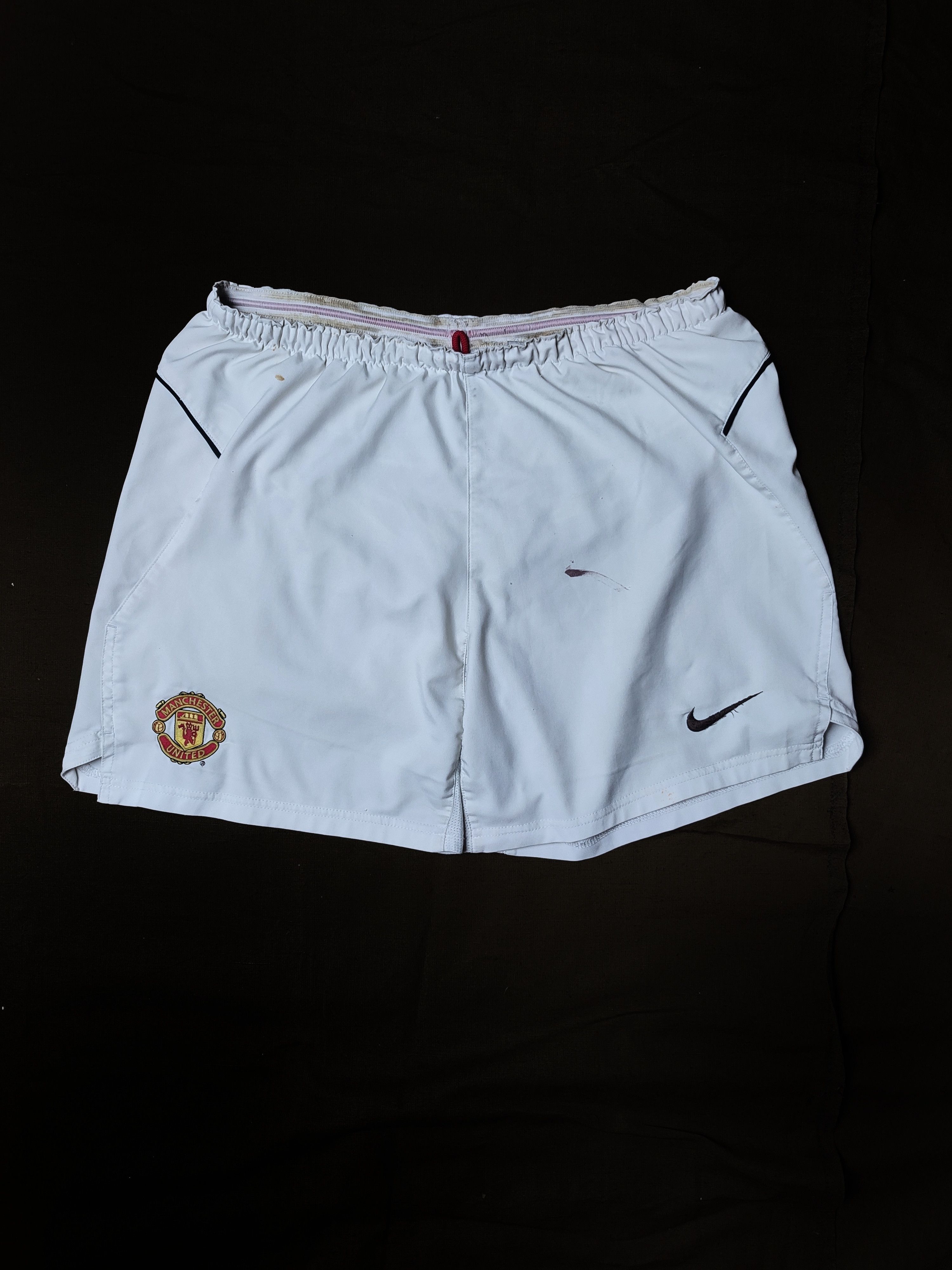 Nike Nike Manchester United Vintage shorts Size US 34 / EU 50 - 1 Thumbnail