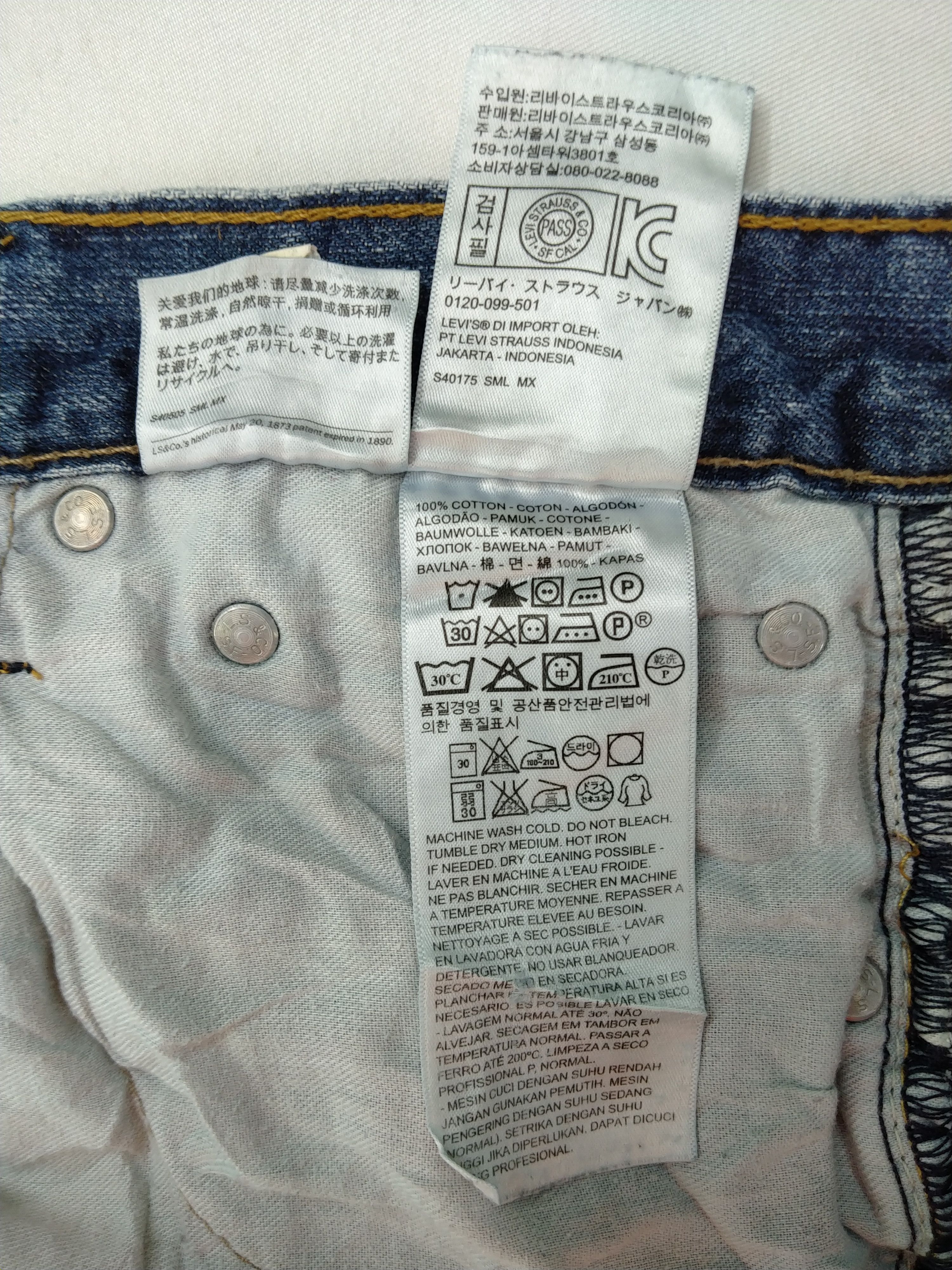 Levi's Blue Vintage Levi's Distressed Denim 35x33.5 -JN129 Size US 35 - 13 Thumbnail