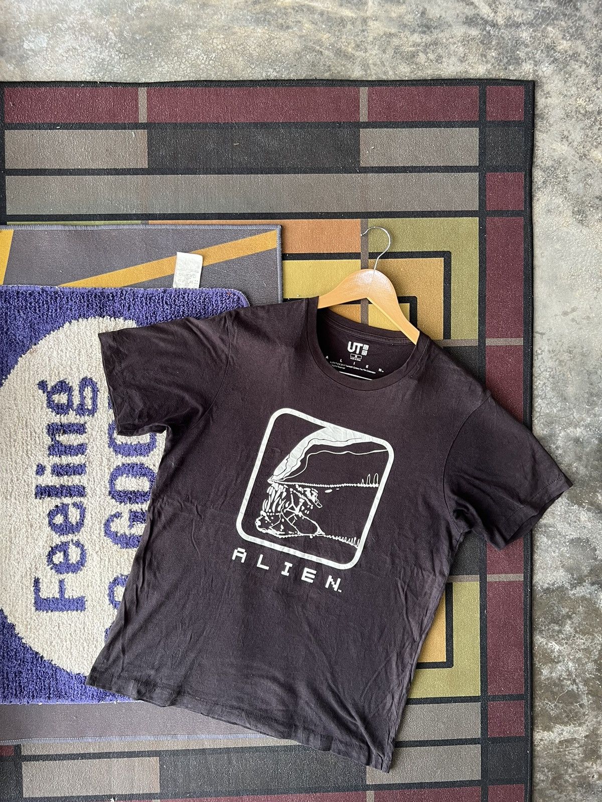 Japanese Brand 🔥Rare Alien x Uniqlo Tees Size US M / EU 48-50 / 2 - 2 Thumbnail