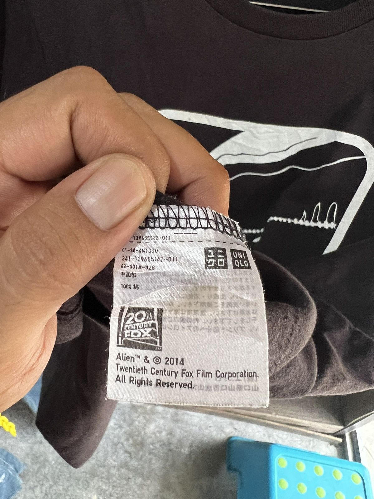 Japanese Brand 🔥Rare Alien x Uniqlo Tees Size US M / EU 48-50 / 2 - 11 Thumbnail