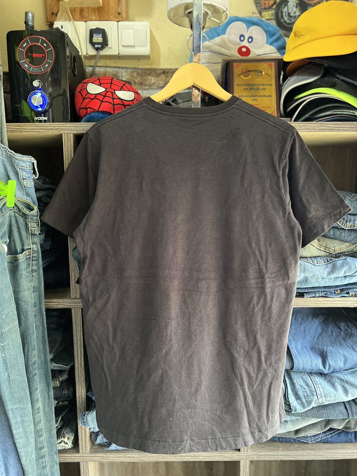 Japanese Brand 🔥Rare Alien x Uniqlo Tees Size US M / EU 48-50 / 2 - 3 Thumbnail