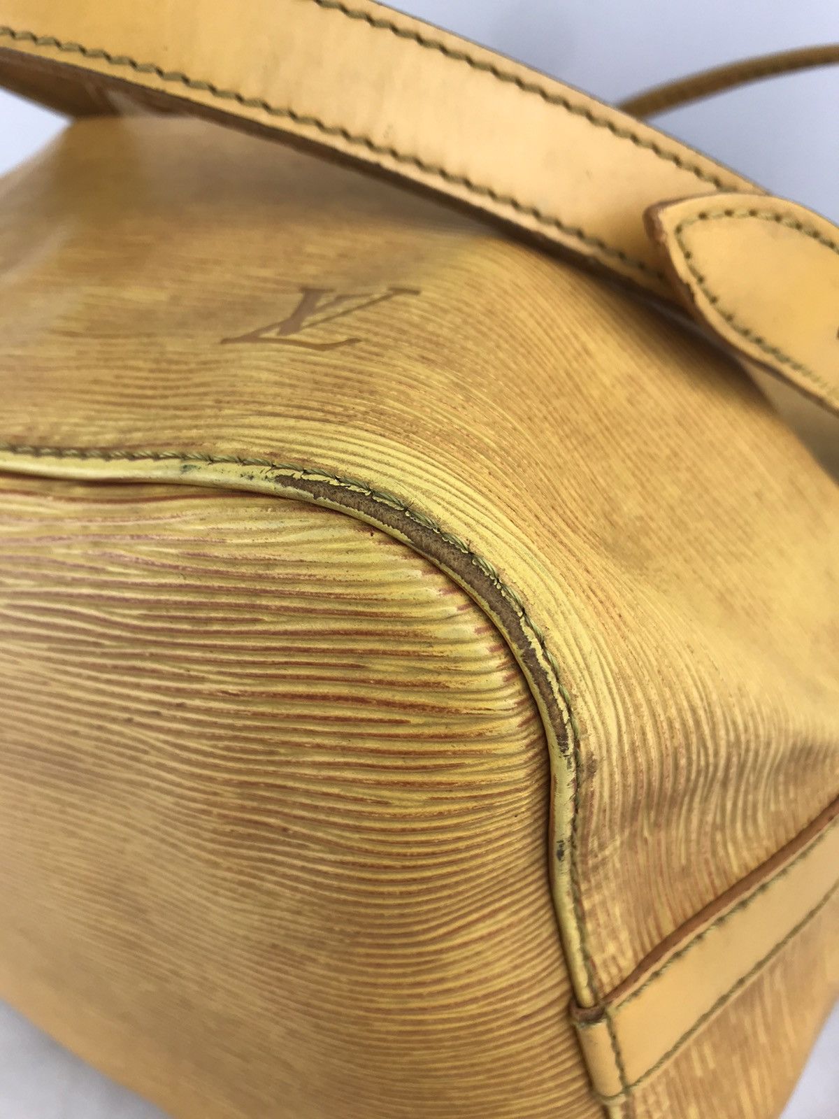 Louis Vuitton ❌Last Drop❌ Auth Louis Vuitton Epi Petit Noe Shoulderbag Size ONE SIZE - 8 Thumbnail