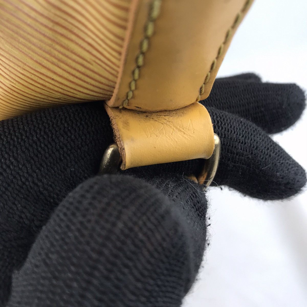 Louis Vuitton ❌Last Drop❌ Auth Louis Vuitton Epi Petit Noe Shoulderbag Size ONE SIZE - 13 Thumbnail